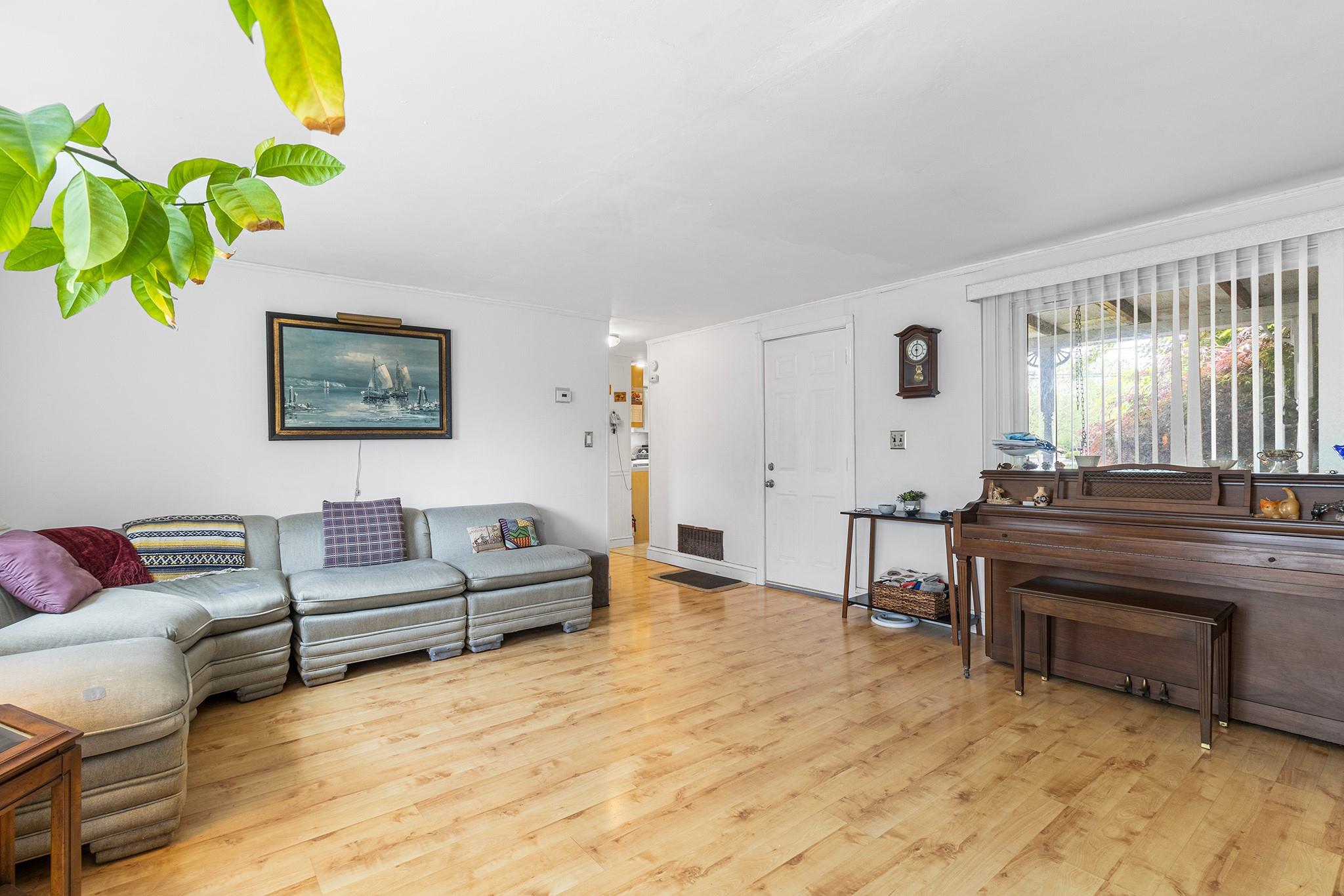 #4 photo, 45 W 23rd Street, Deer Park , NY 11729