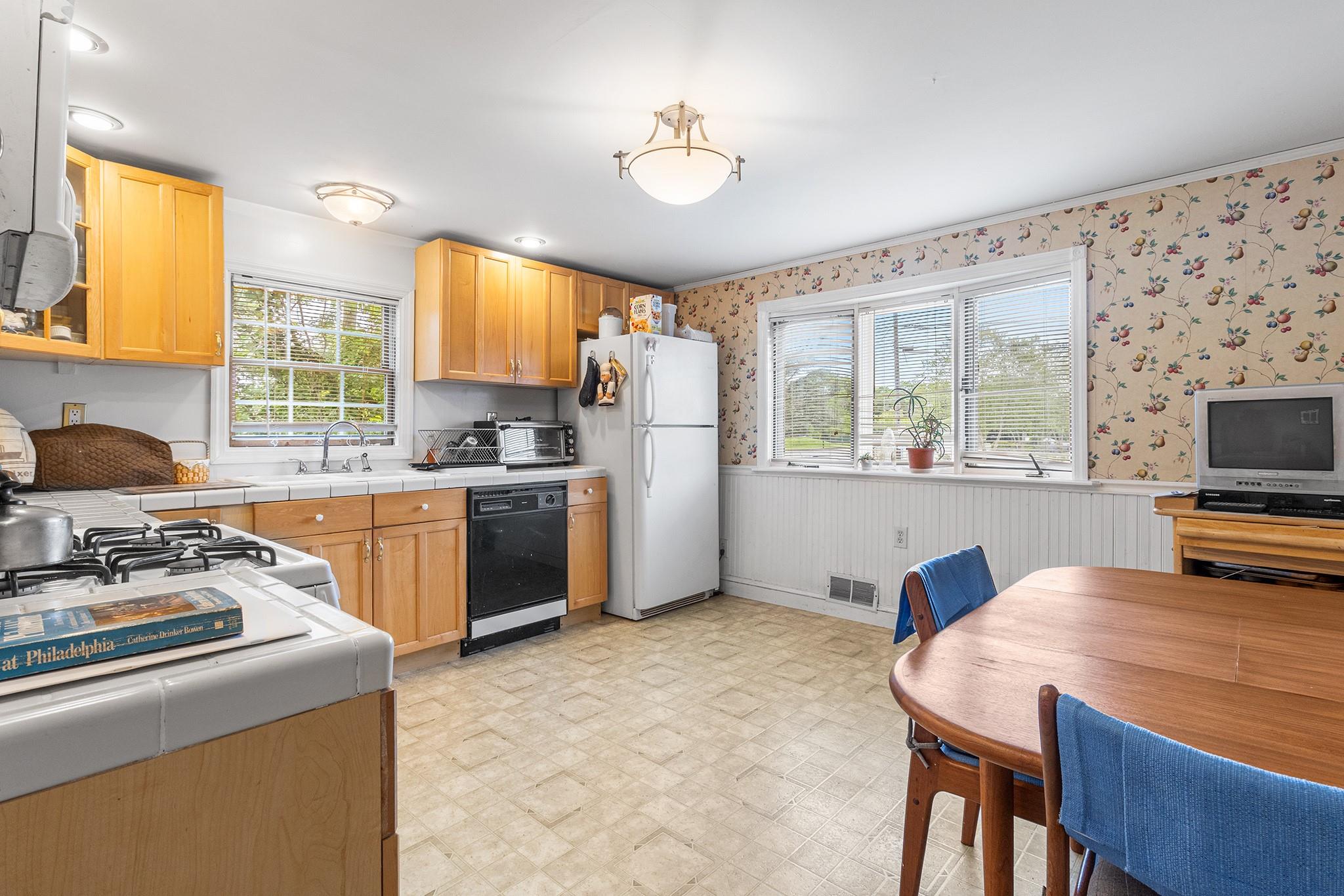 #5 photo, 45 W 23rd Street, Deer Park , NY 11729