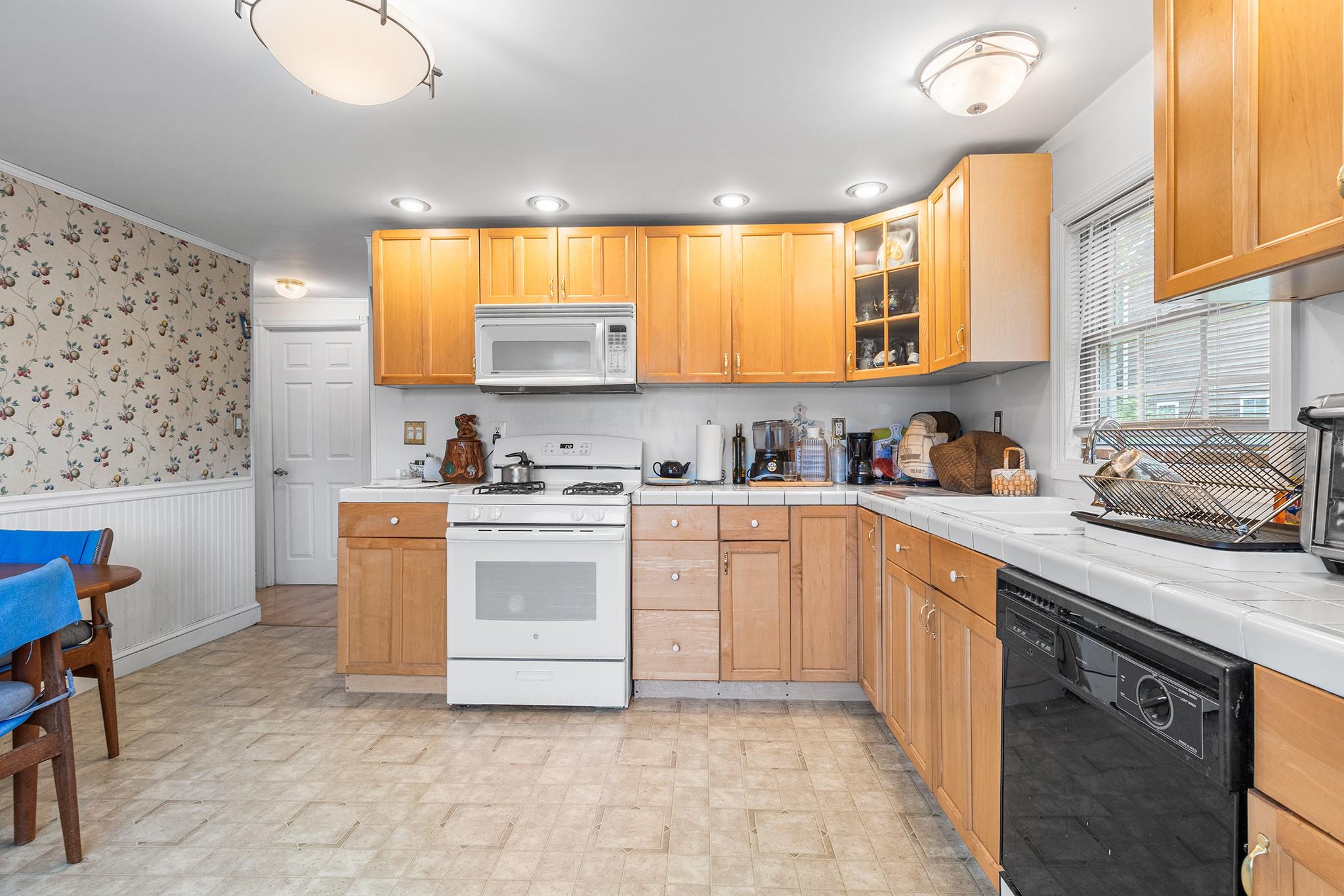 #7 photo, 45 W 23rd Street, Deer Park , NY 11729