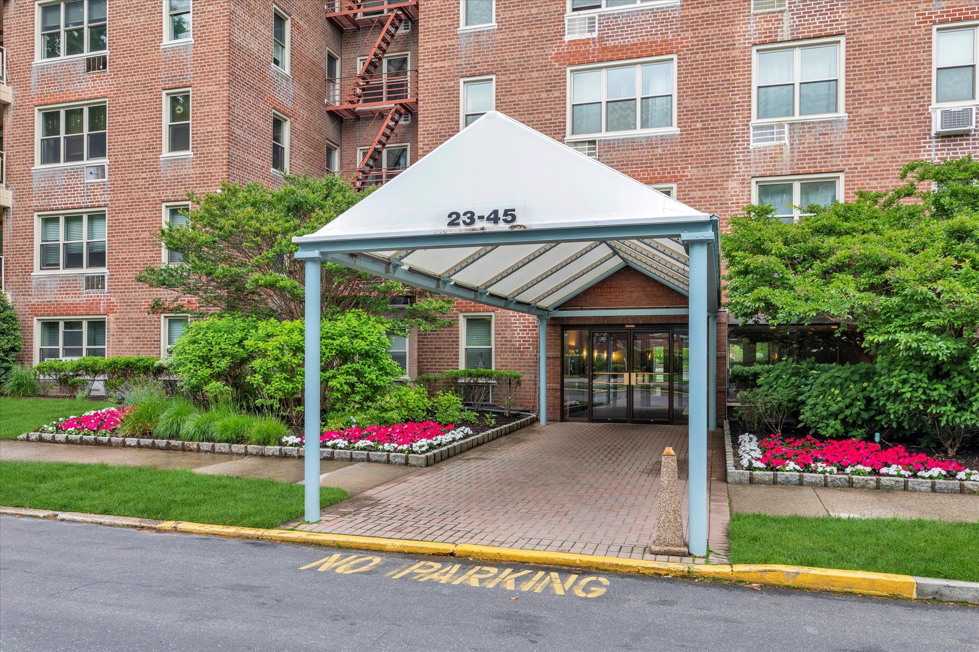 #1 photo, 23-45 Bell Boulevard, كوينز Bayside , NY 11360