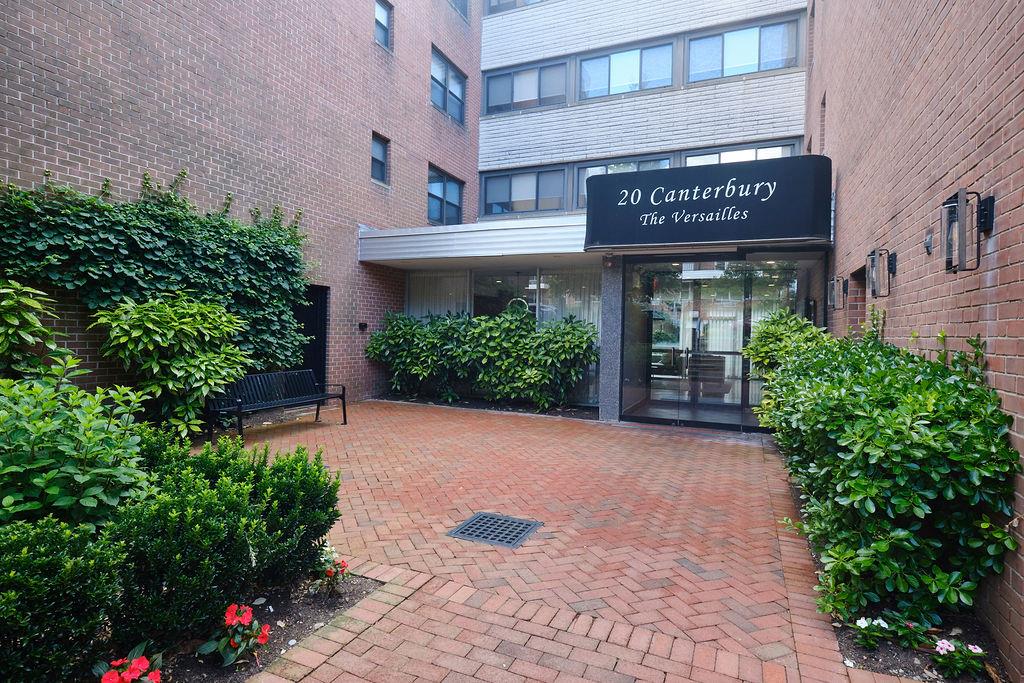 #1 photo, 20 Canterbury Road, Great Neck , NY 11021