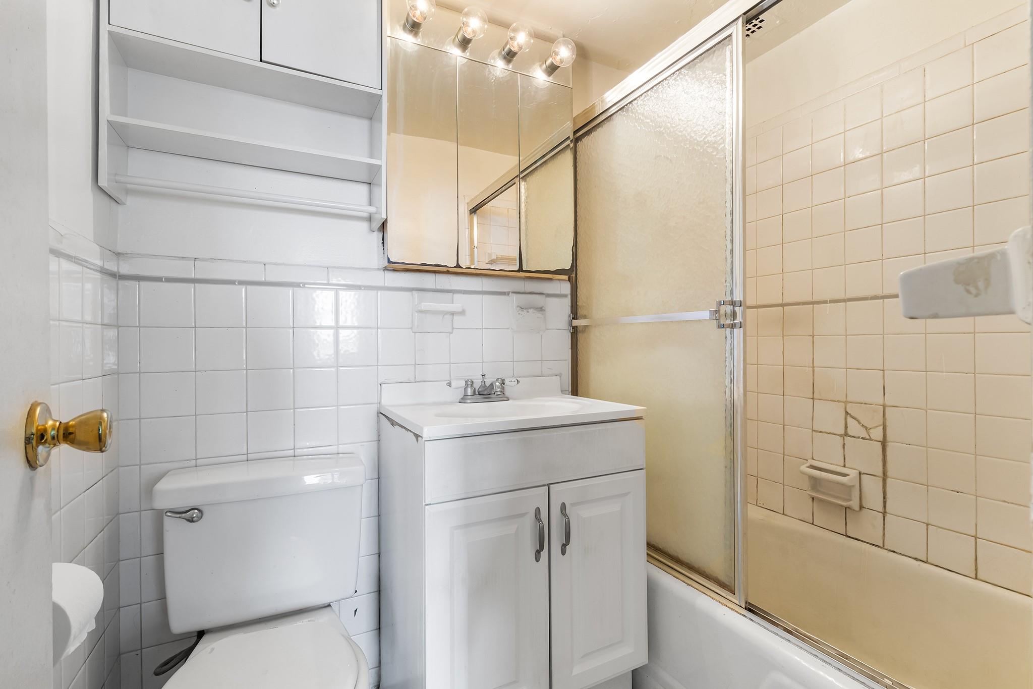 #8 photo, 61-15 97th Street, クイーンズ区 Rego Park , NY 11374