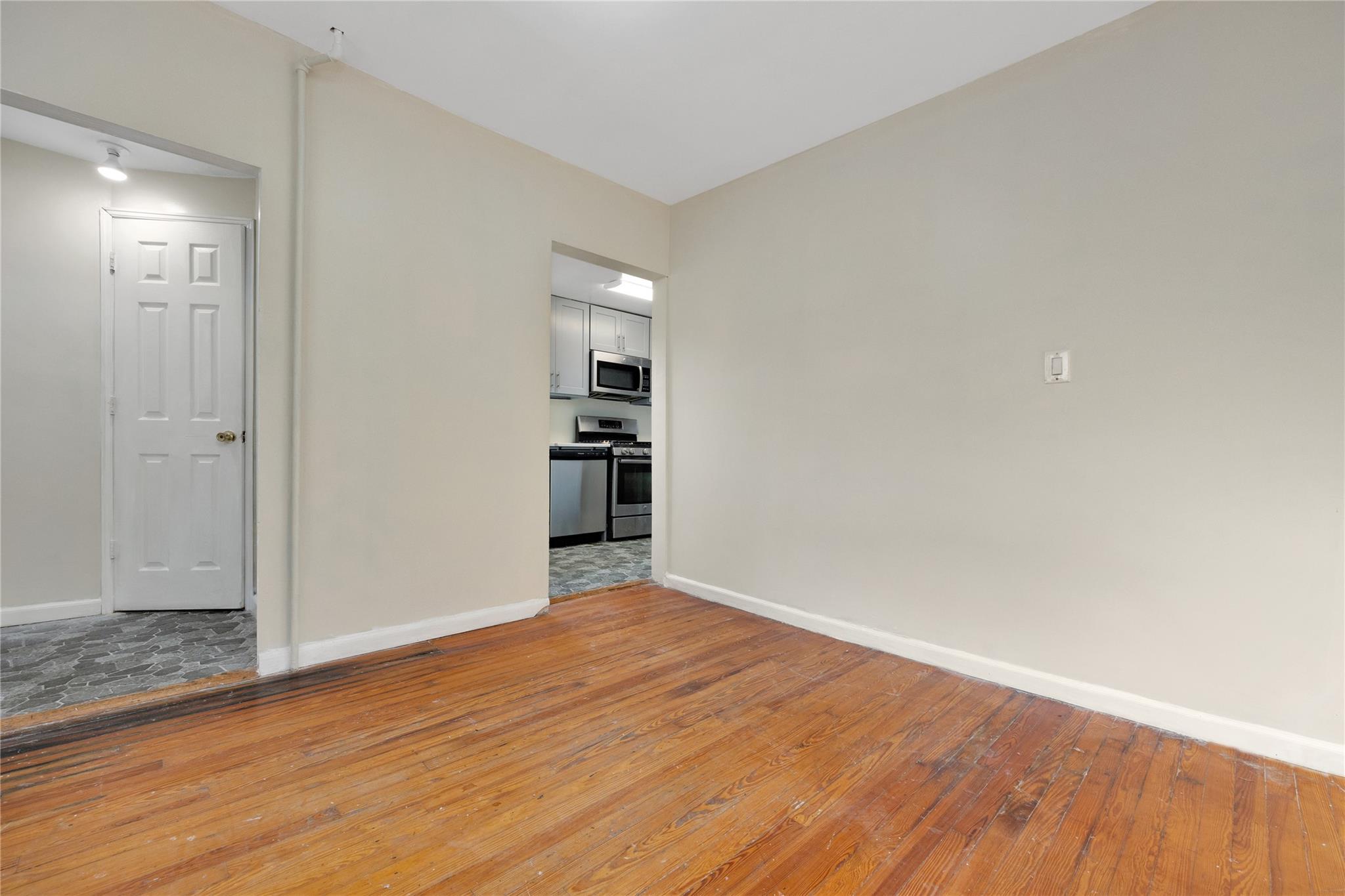 #10 photo, 82 Heitz Place, Hicksville , NY 11801