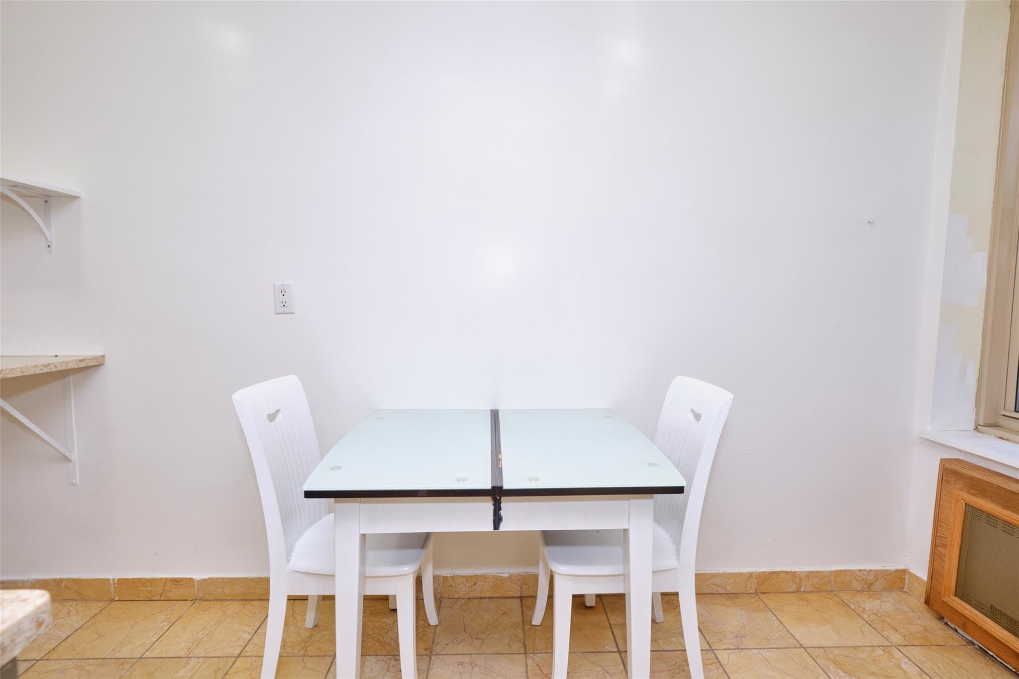 #12 photo, 67-25 Clyde Street, كوينز Forest Hills , NY 11375