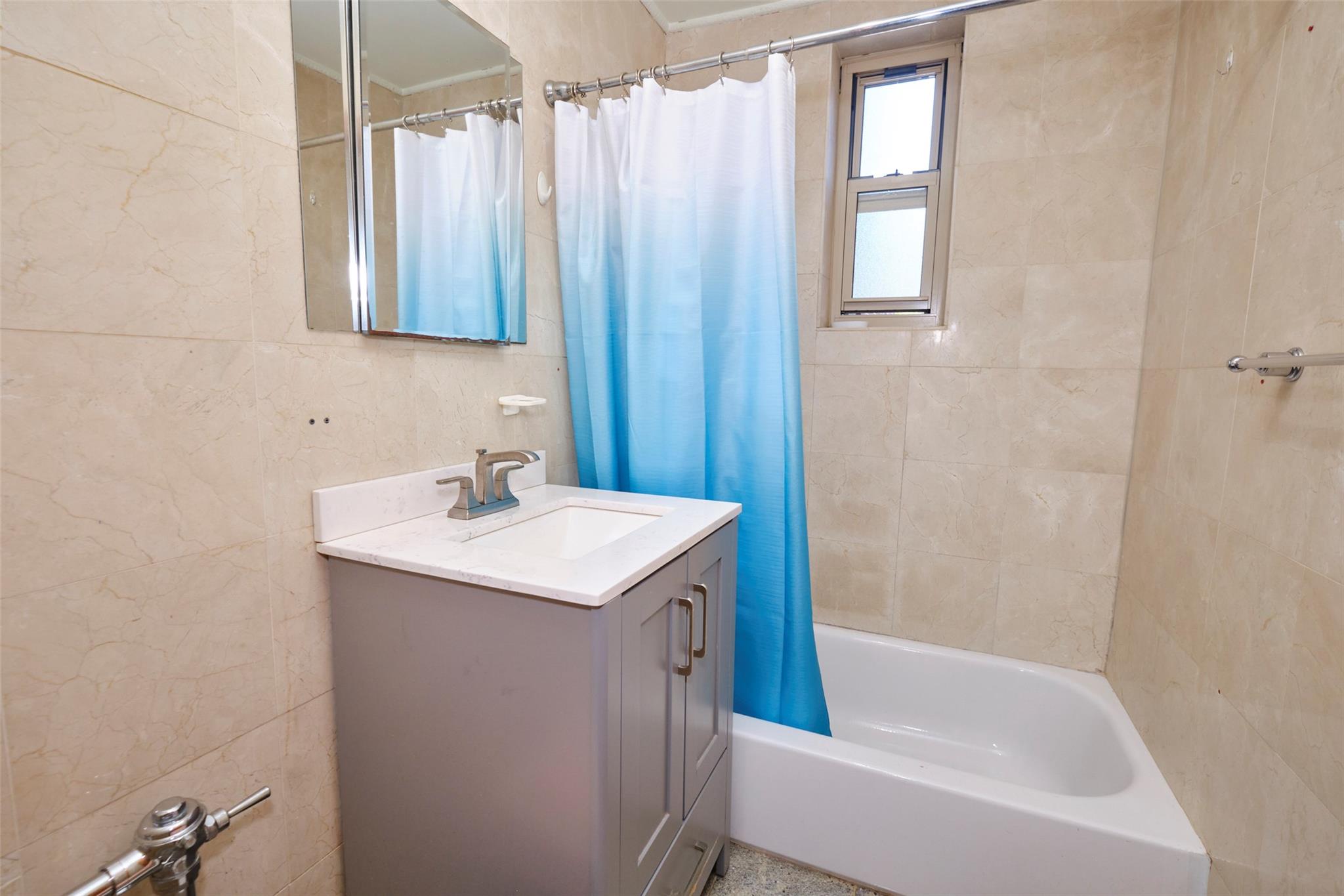 #13 photo, 67-25 Clyde Street, كوينز Forest Hills , NY 11375