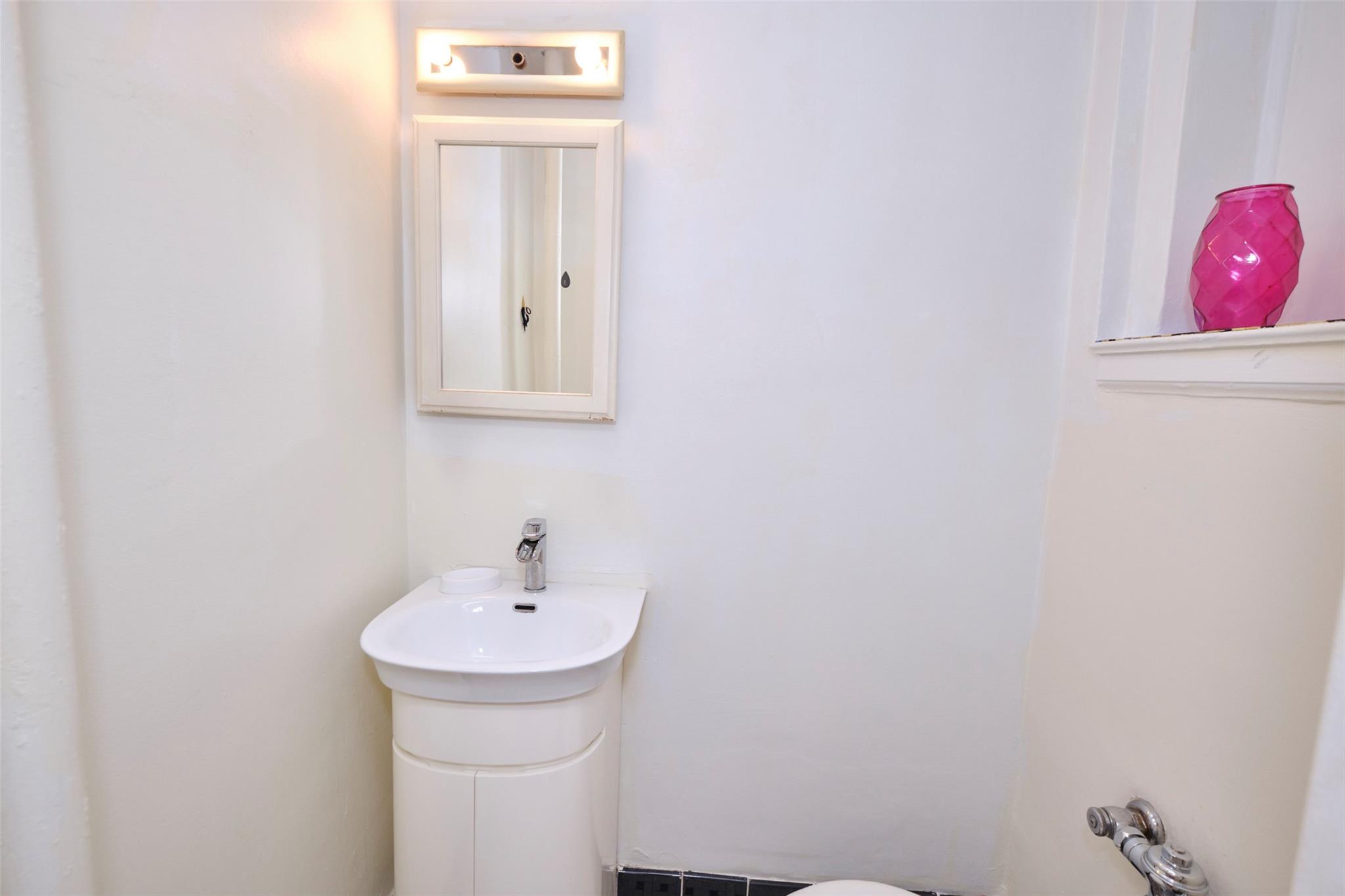 #14 photo, 67-25 Clyde Street, كوينز Forest Hills , NY 11375