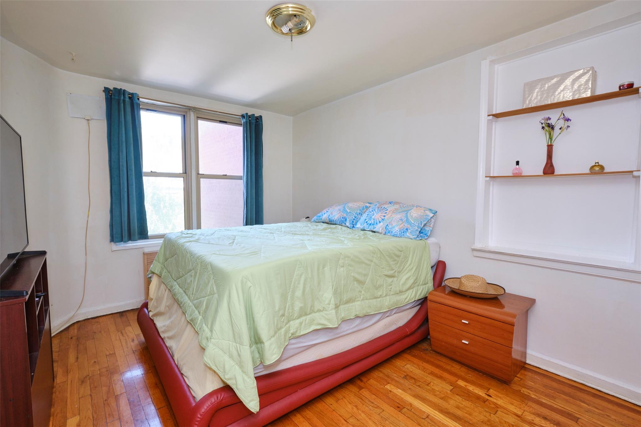#16 photo, 67-25 Clyde Street, كوينز Forest Hills , NY 11375