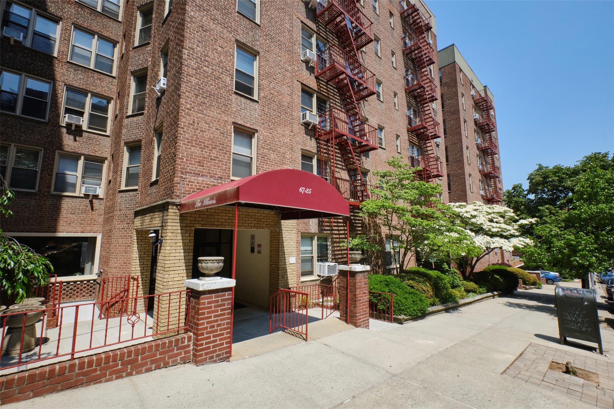 #19 photo, 67-25 Clyde Street, كوينز Forest Hills , NY 11375