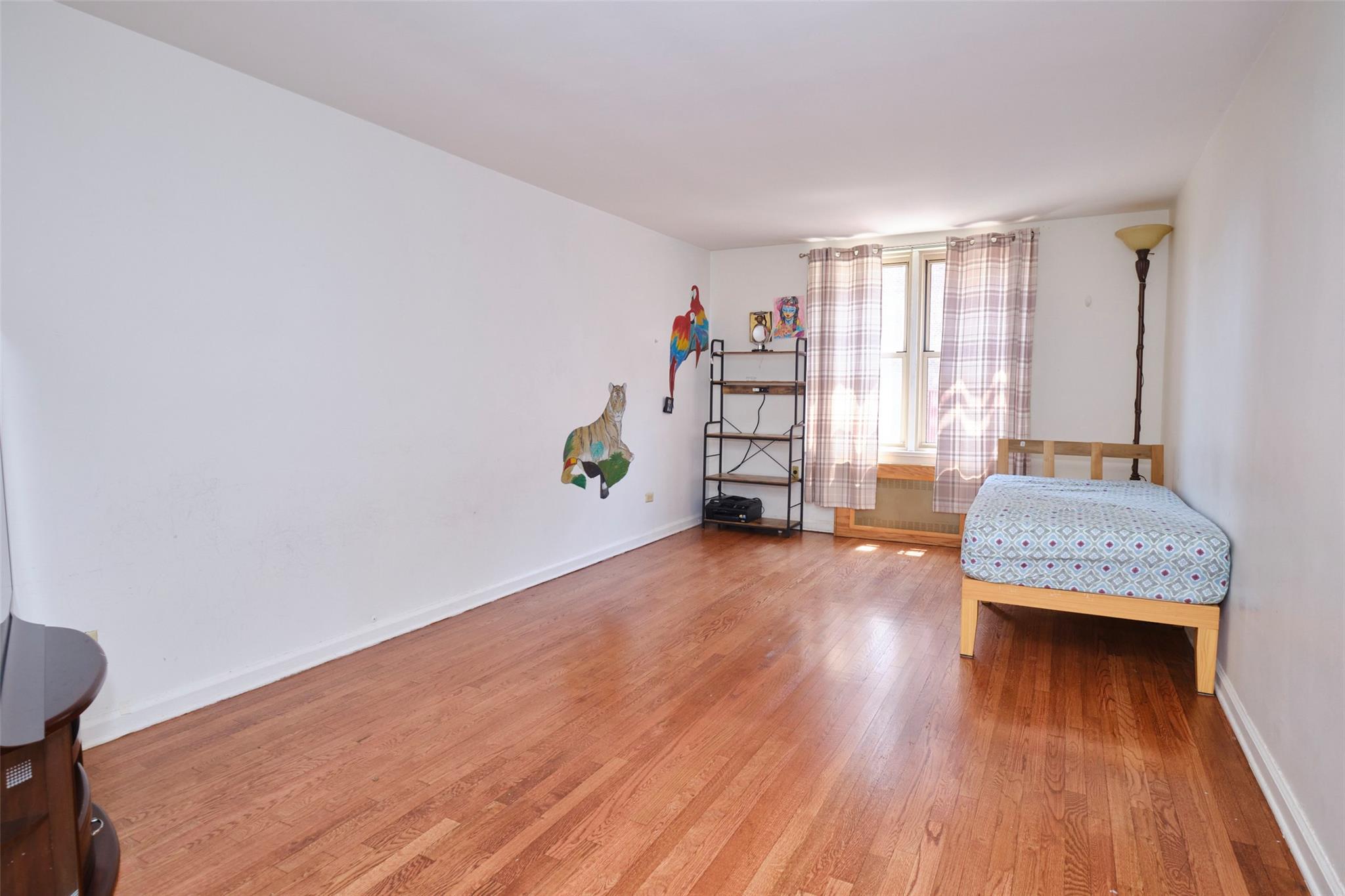 #2 photo, 67-25 Clyde Street, كوينز Forest Hills , NY 11375