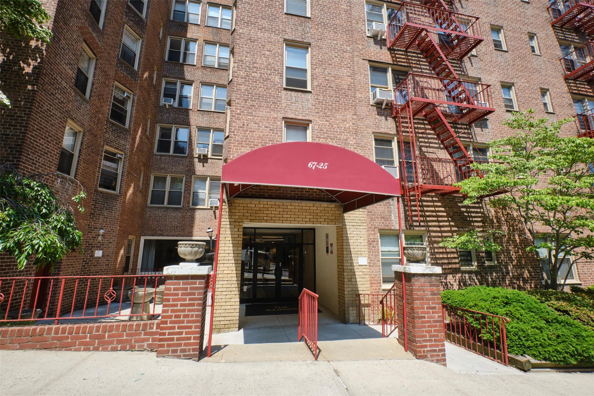 #20 photo, 67-25 Clyde Street, كوينز Forest Hills , NY 11375