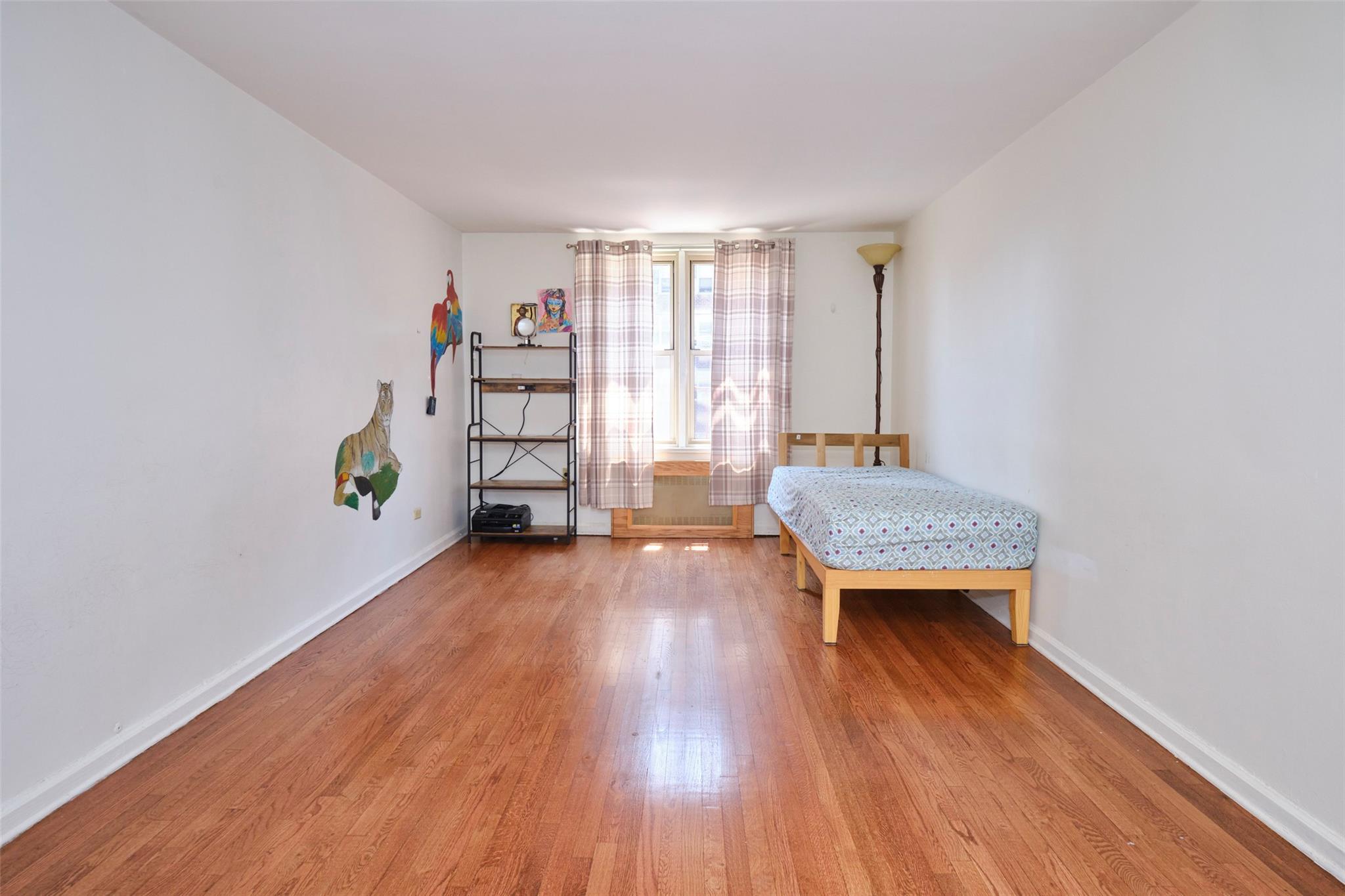 #3 photo, 67-25 Clyde Street, كوينز Forest Hills , NY 11375