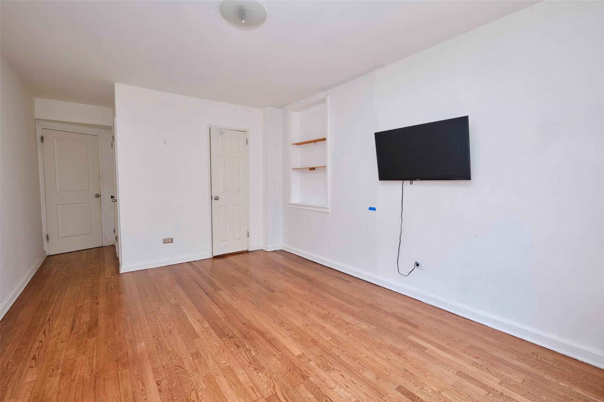 #4 photo, 67-25 Clyde Street, كوينز Forest Hills , NY 11375