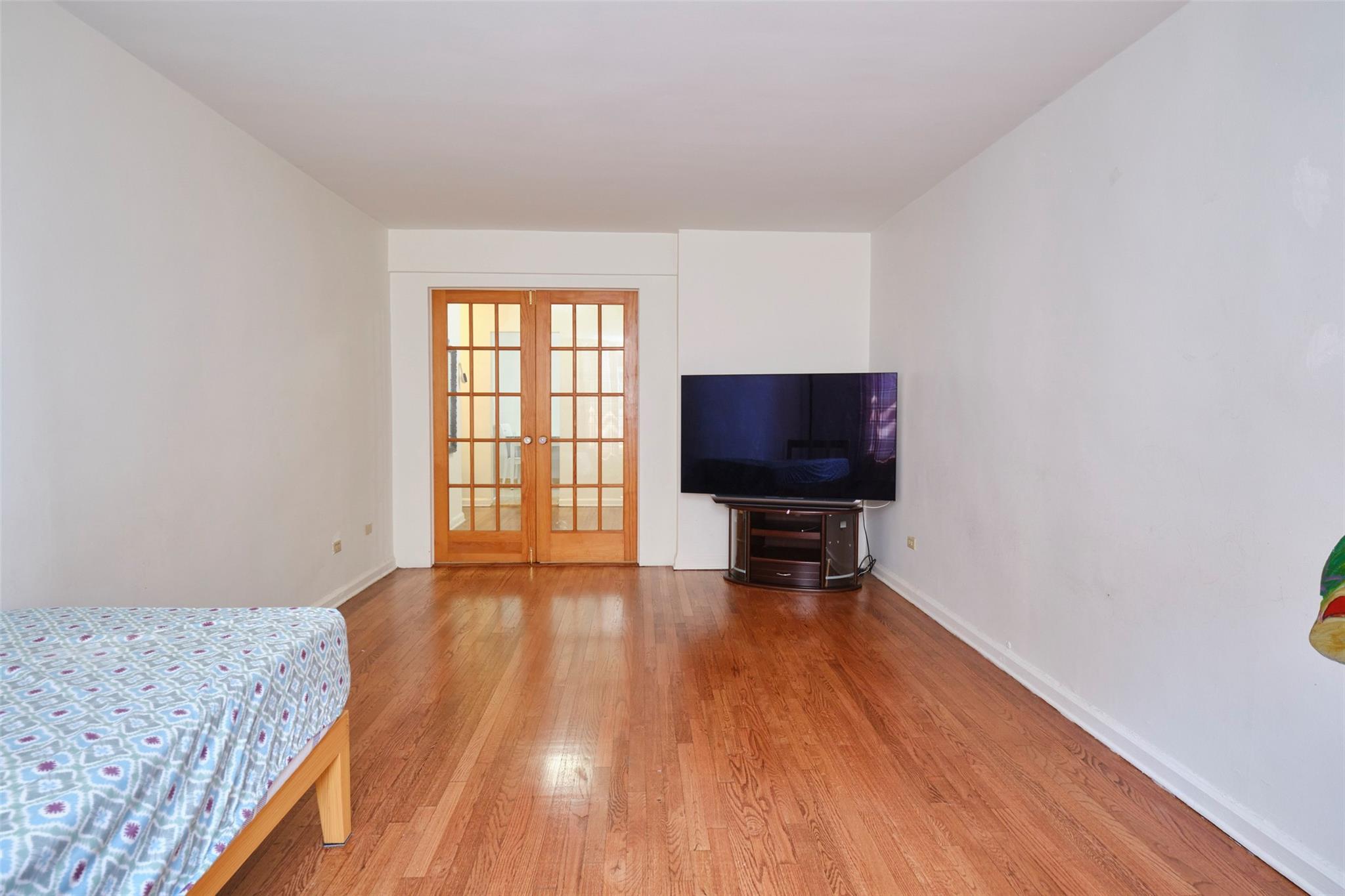 #7 photo, 67-25 Clyde Street, كوينز Forest Hills , NY 11375