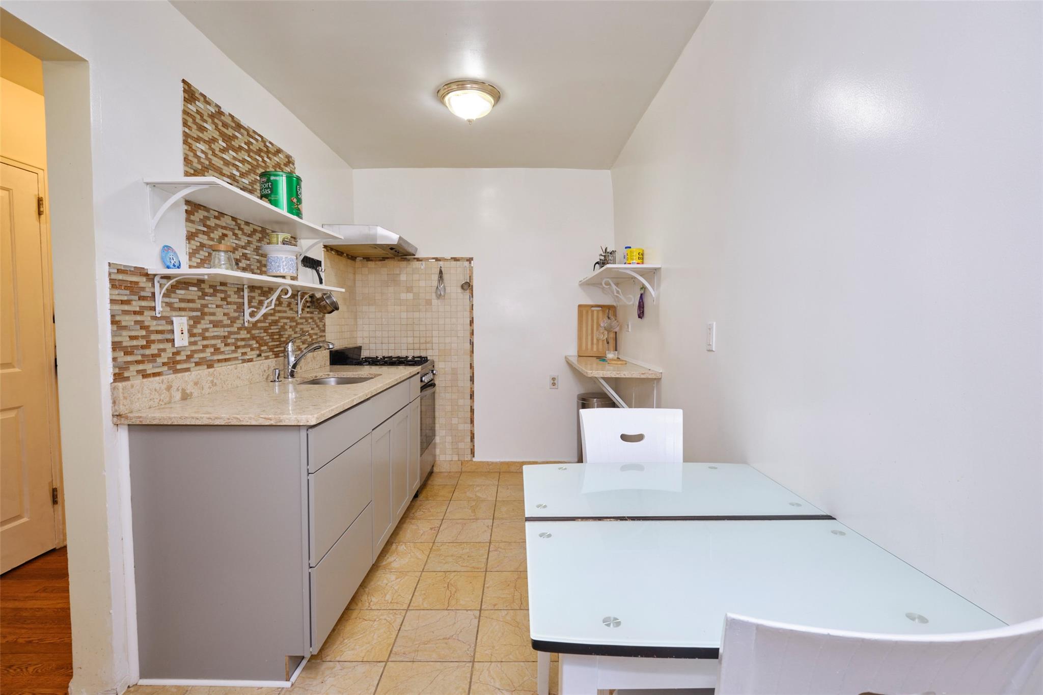 #9 photo, 67-25 Clyde Street, كوينز Forest Hills , NY 11375