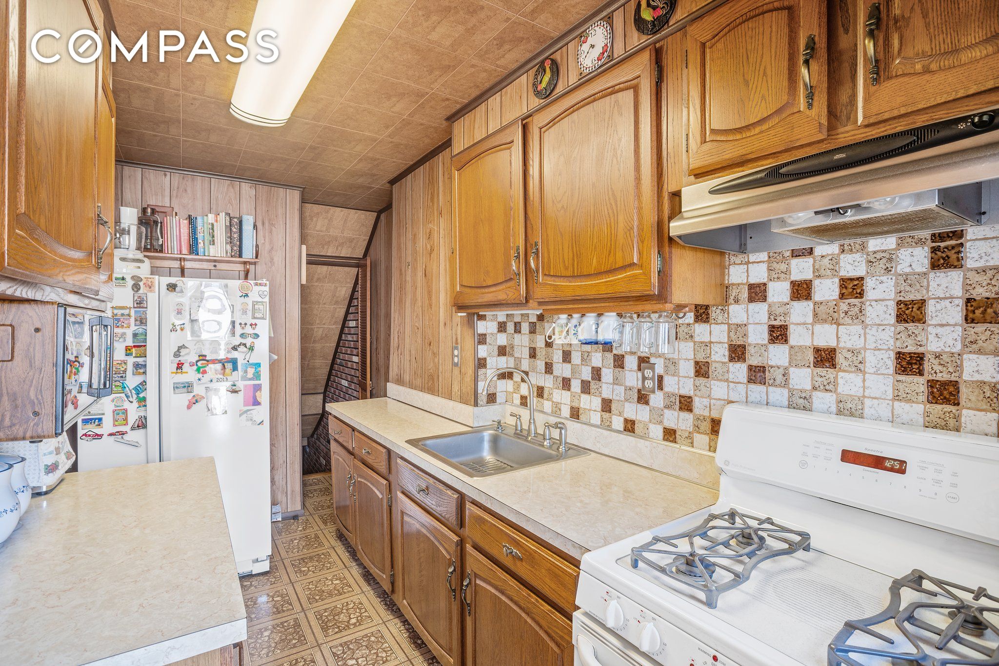 #13 photo, 20-10 27th Street, クイーンズ区 Astoria , NY 11105