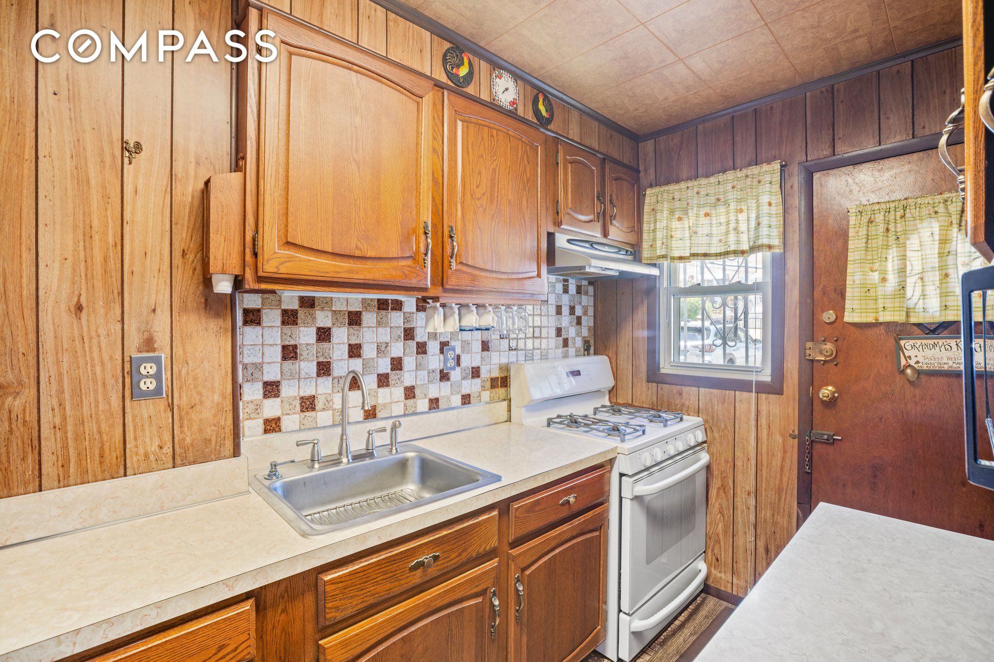 #14 photo, 20-10 27th Street, クイーンズ区 Astoria , NY 11105