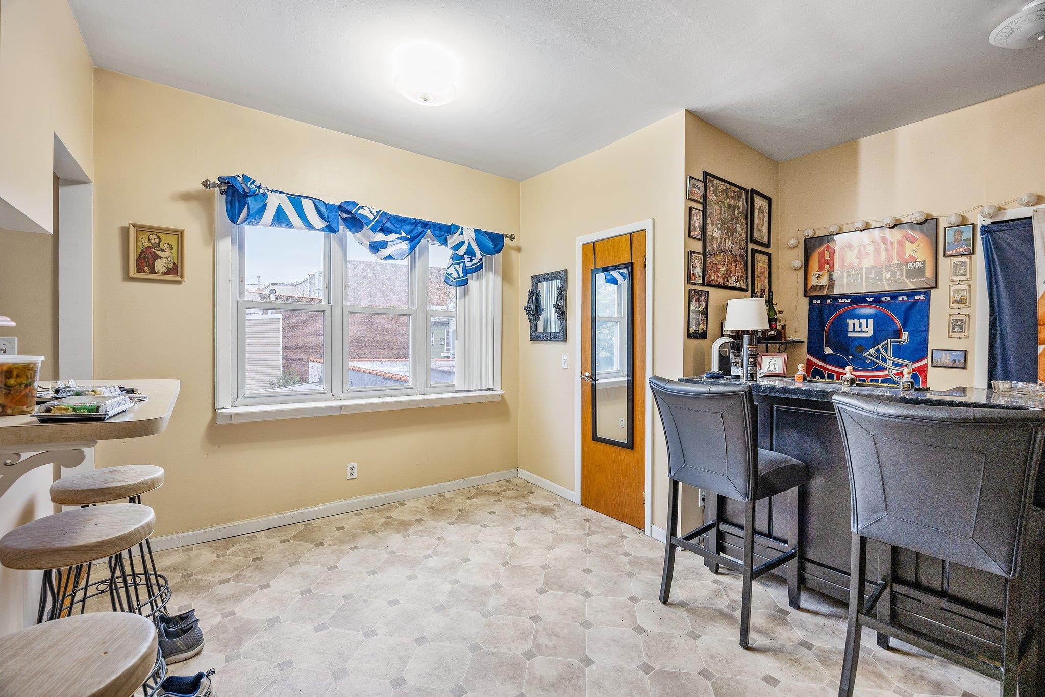 #12 photo, 5801 59th Street, Куинс ‖ Maspeth , NY 11378