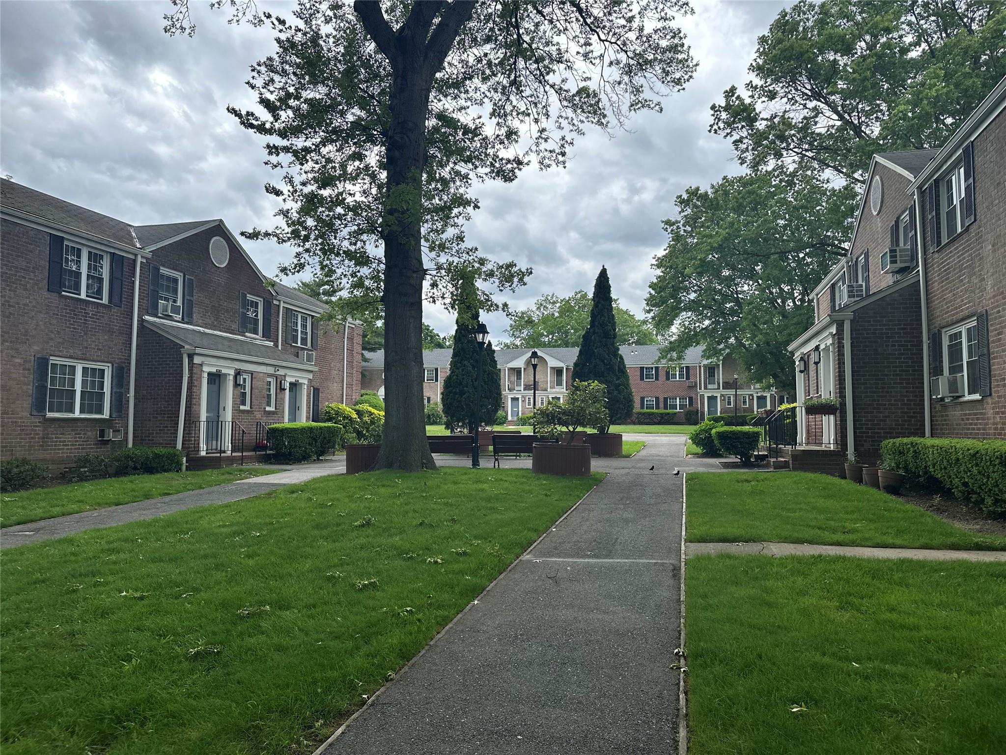 #1 photo, 224-43A 64th Avenue, كوينز Oakland Gardens , NY 11364