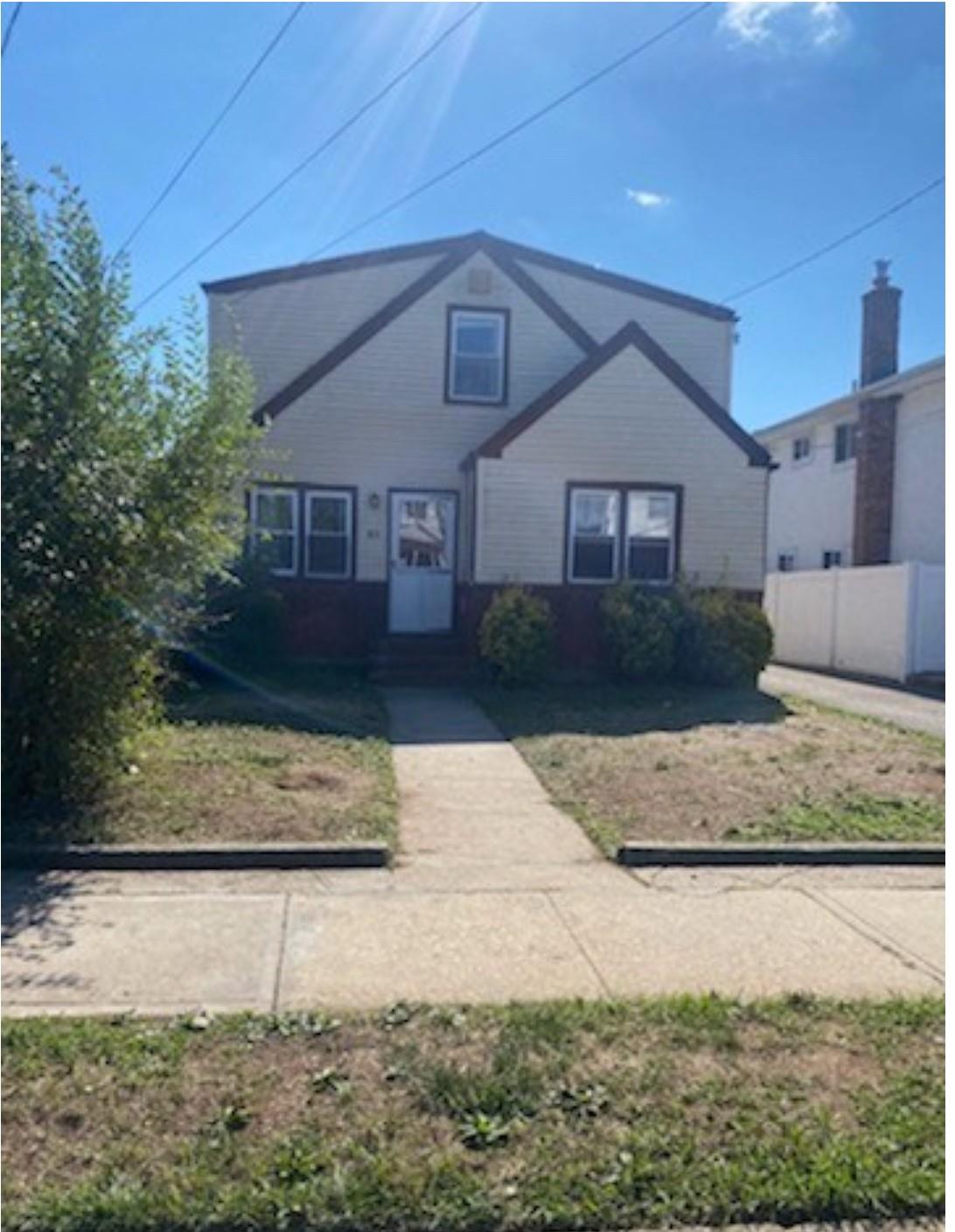 #1 photo, 83 Adams Street, ناسو East Rockaway , NY 11518