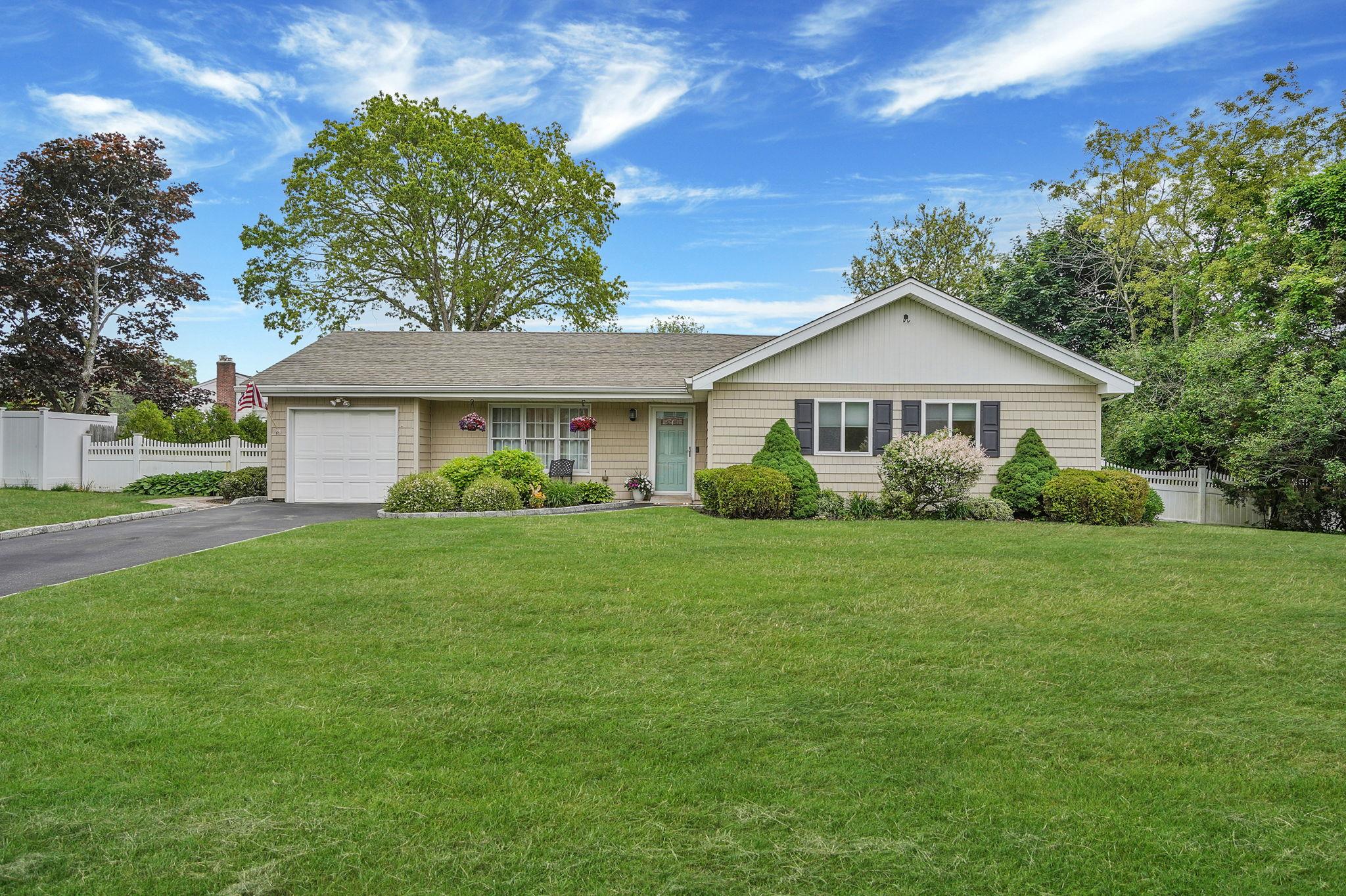 #1 photo, 265 Edward Avenue, Medford , NY 11763