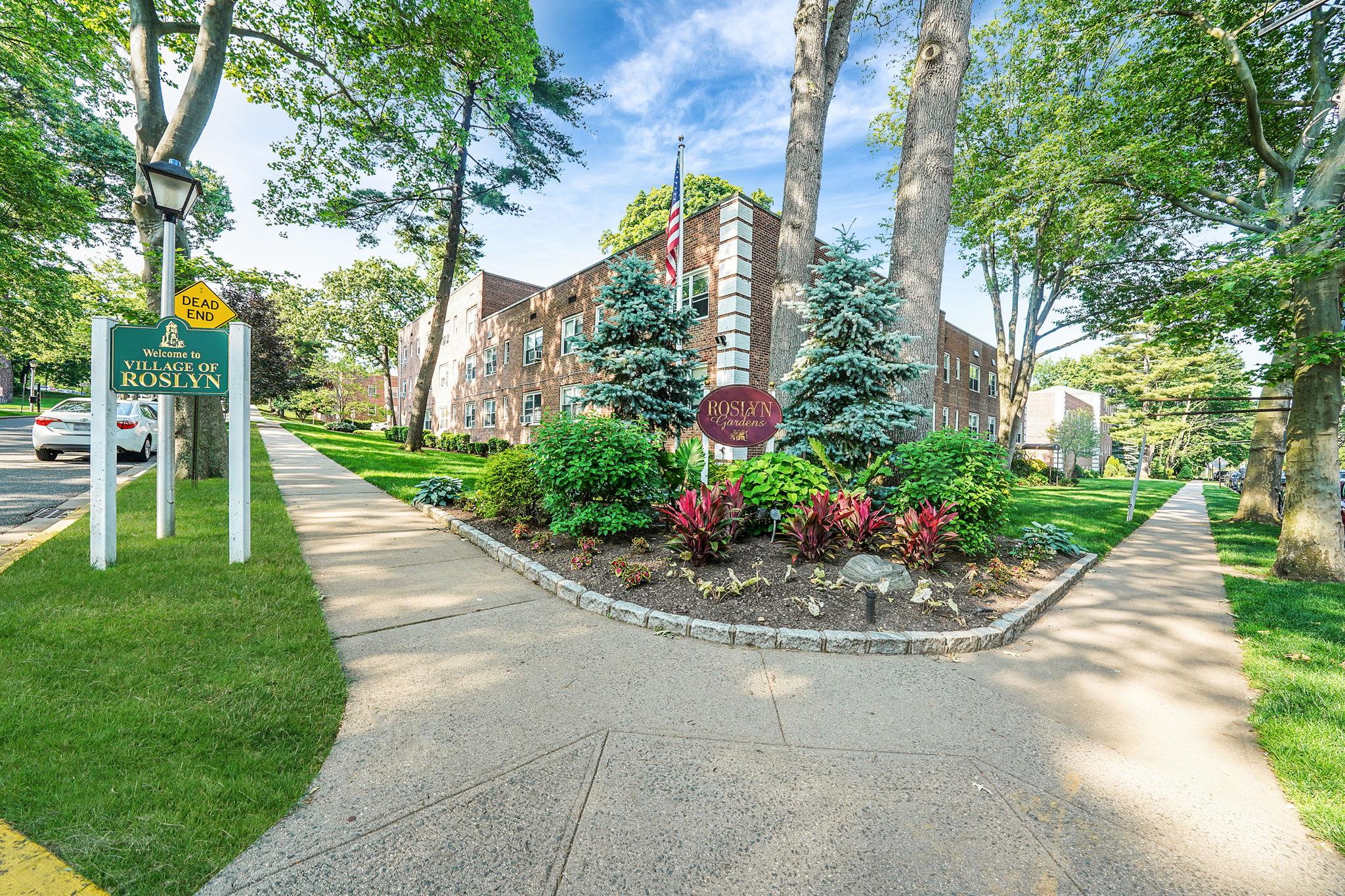 #1 photo, 23 Edwards Street, ناسو Roslyn Heights , NY 11577