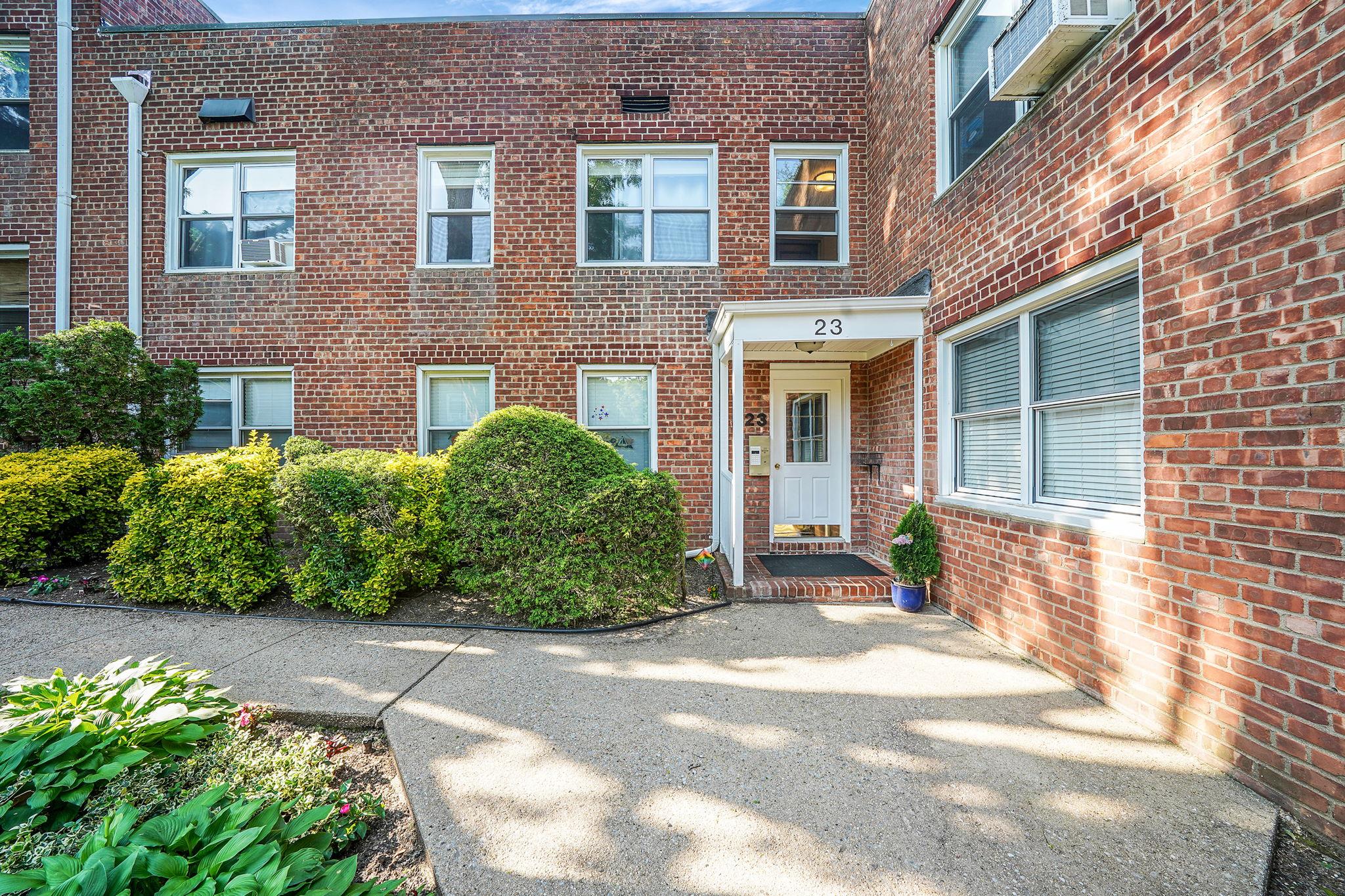 #4 photo, 23 Edwards Street, ناسو Roslyn Heights , NY 11577