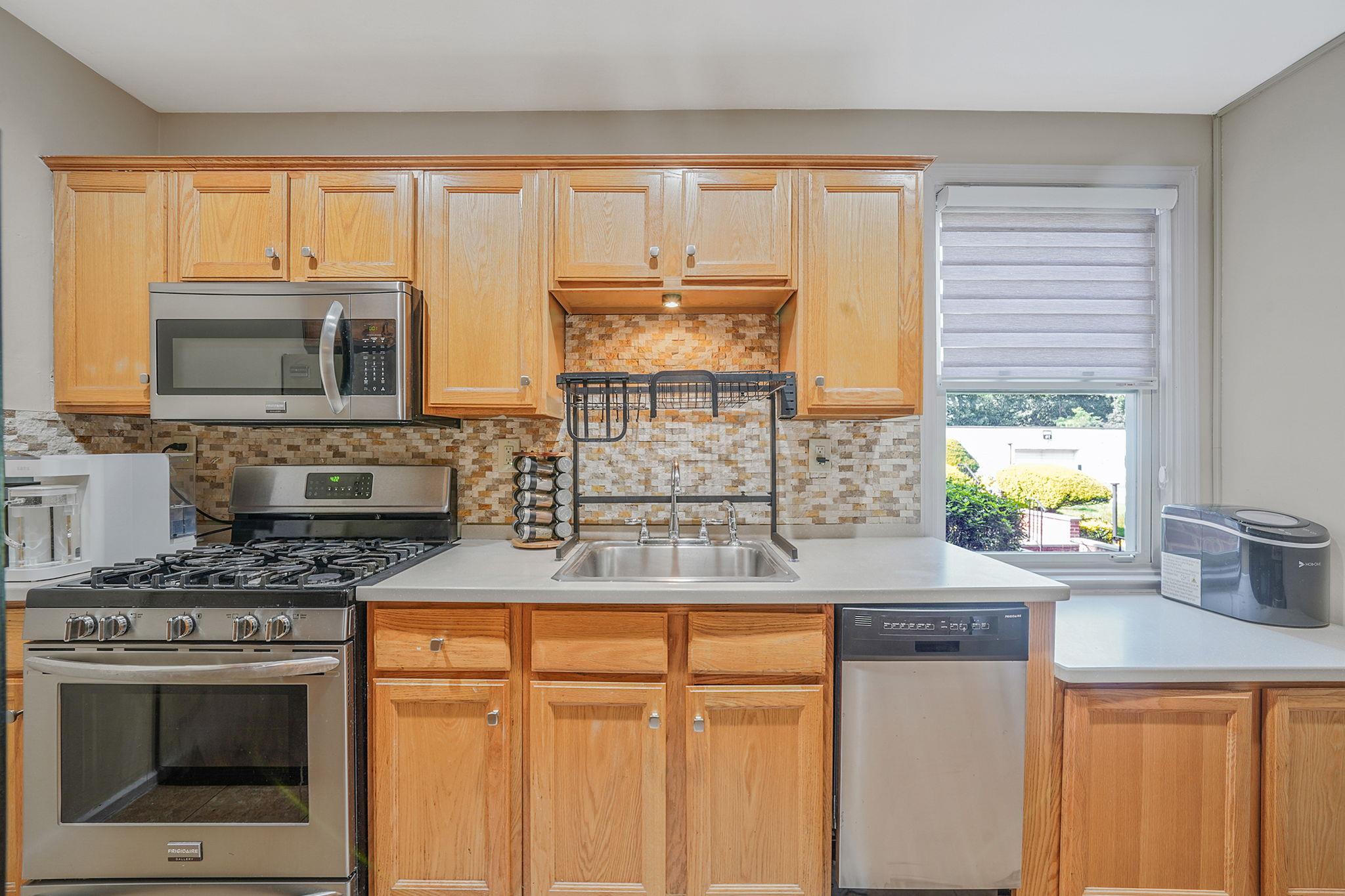 #9 photo, 23 Edwards Street, ناسو Roslyn Heights , NY 11577