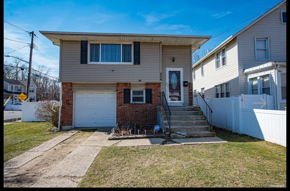 #1 photo, 254 Albany Avenue, 東長島 Amityville , NY 11701