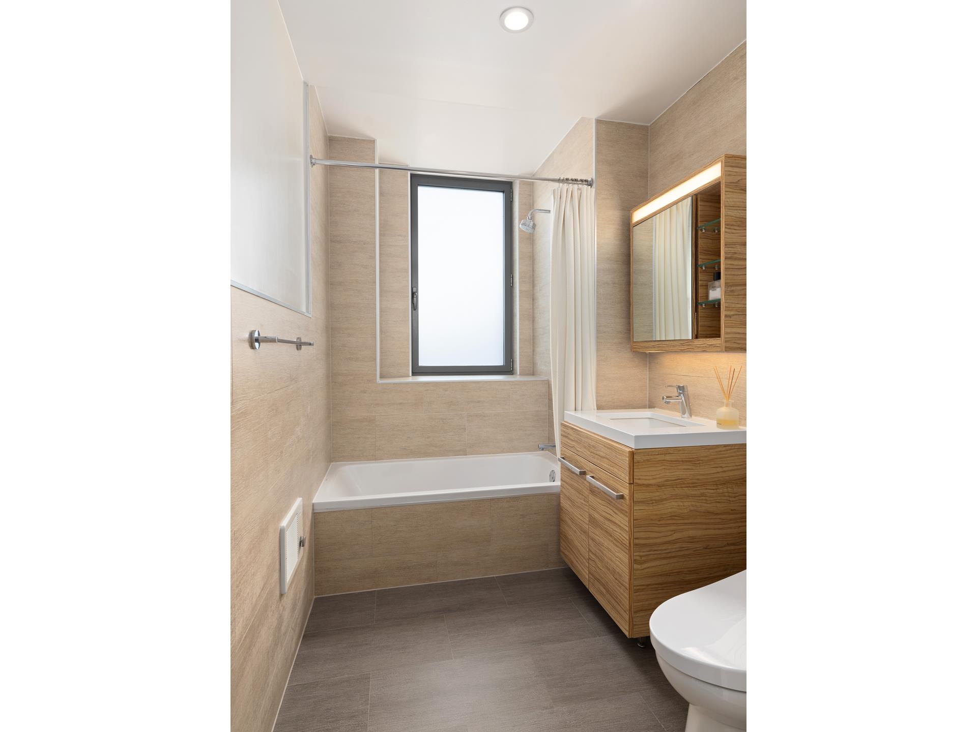 #13 photo, 321 W 110TH Street, マンハッタン South Harlem , NY 10026