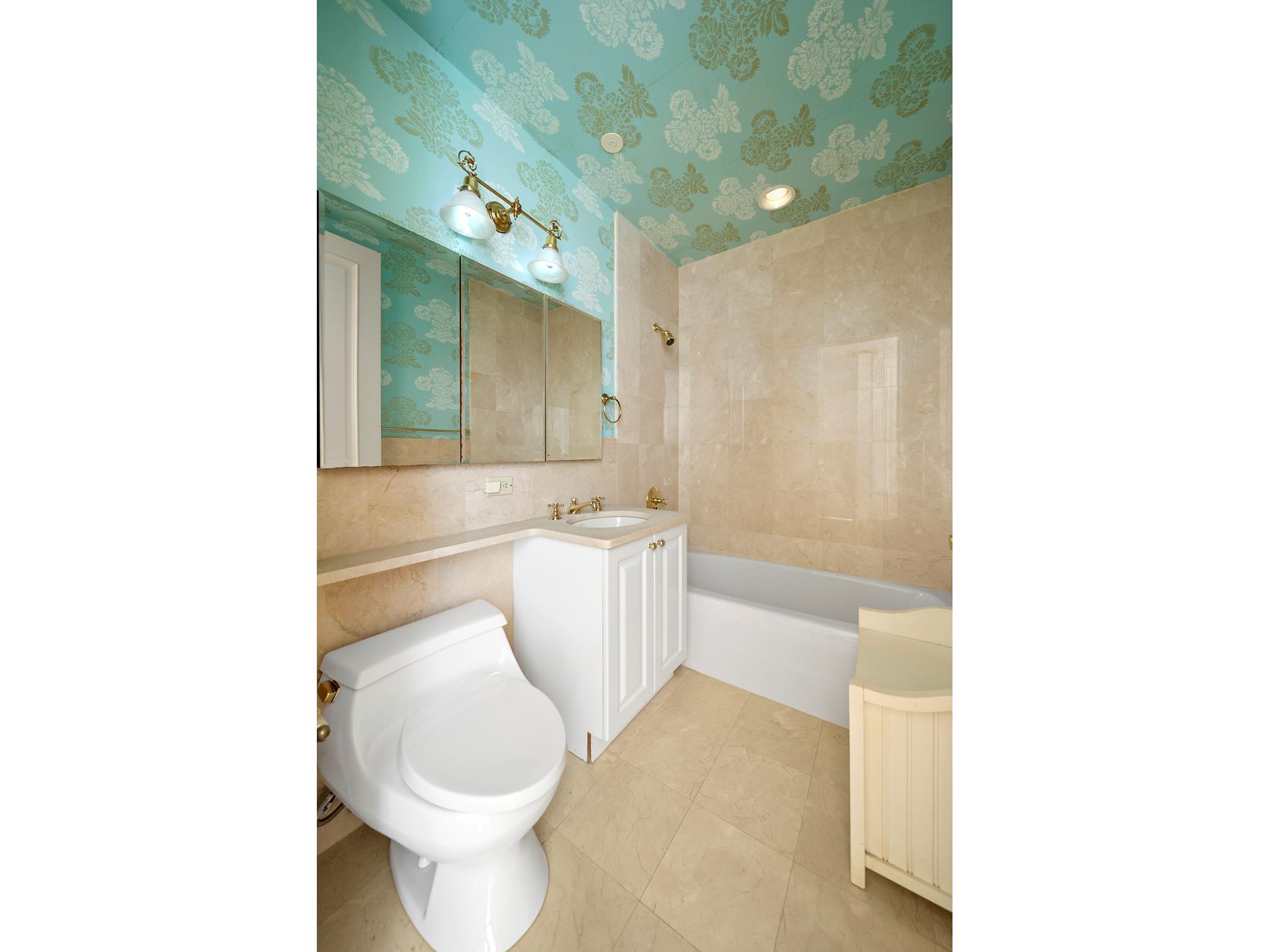 #13 photo, 351 E 51ST Street, マンハッタン Turtle Bay , NY 10022