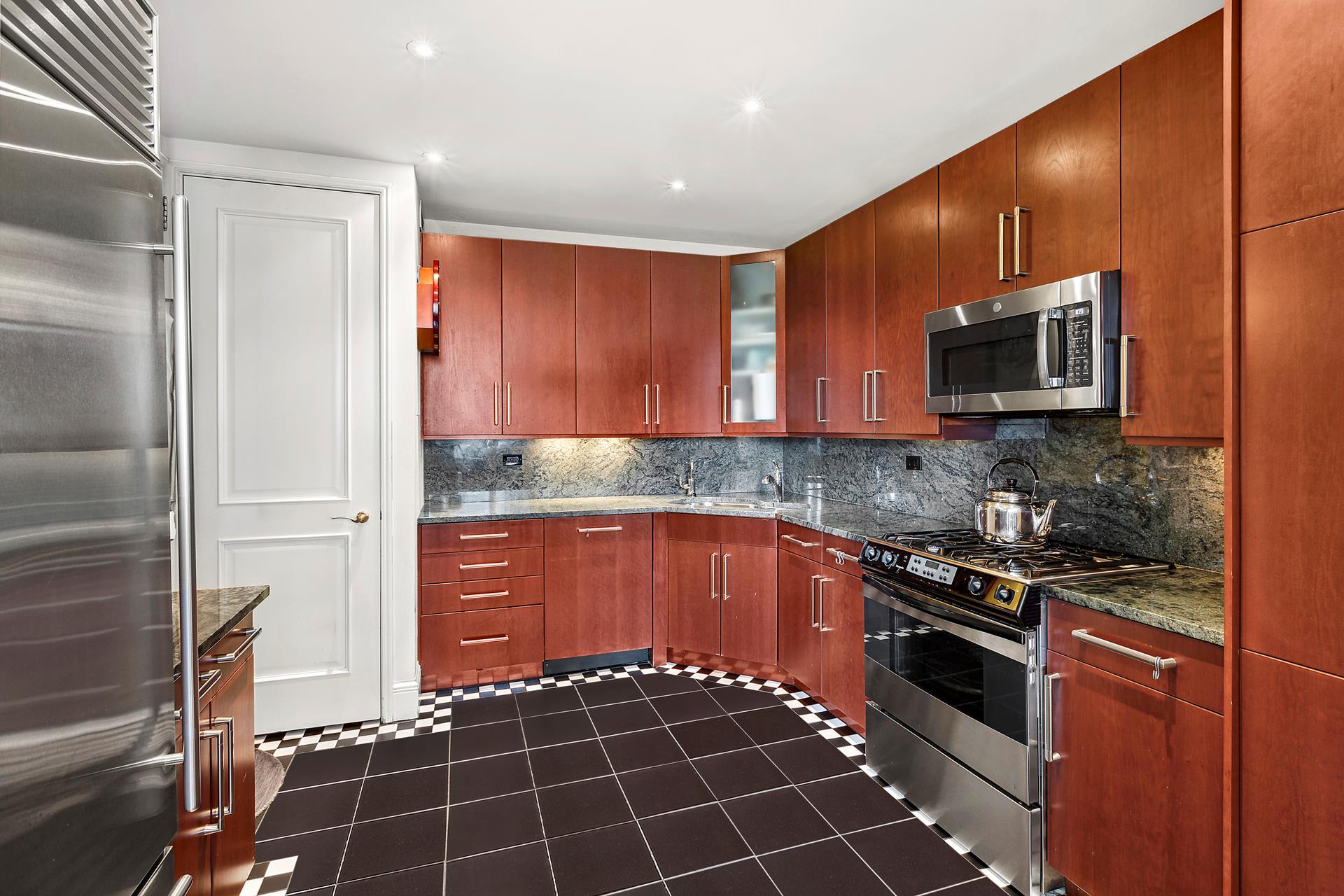 #4 photo, 351 E 51ST Street, マンハッタン Turtle Bay , NY 10022