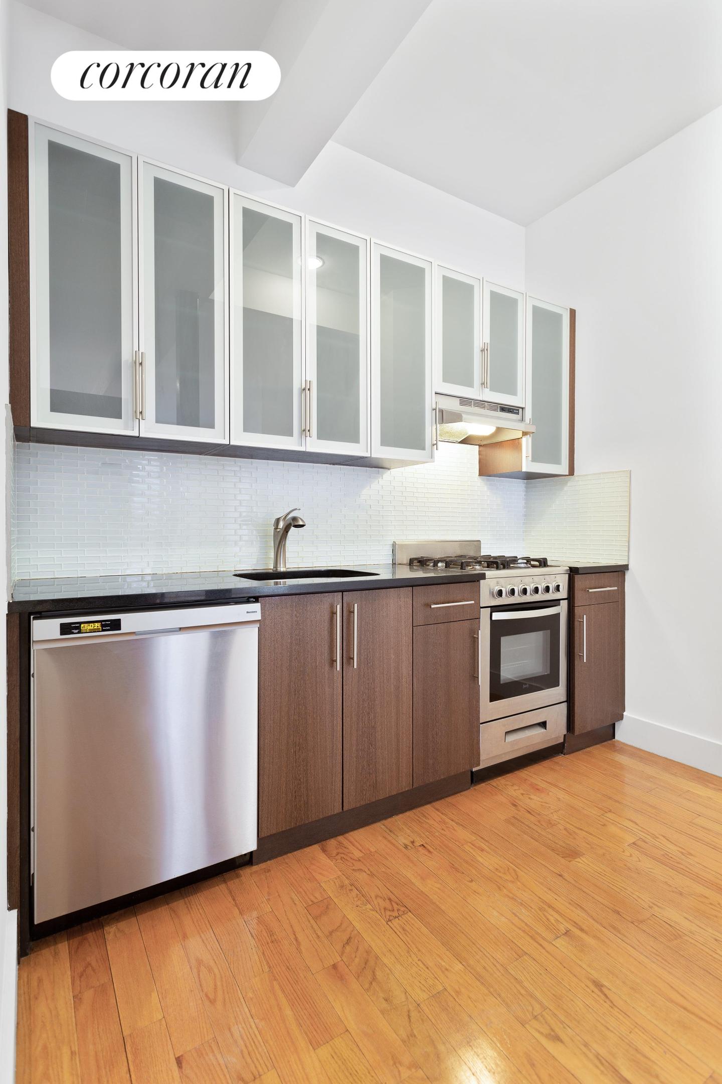 #1 photo, 2066 5TH Avenue, 맨해튼 Central Harlem , NY 10035