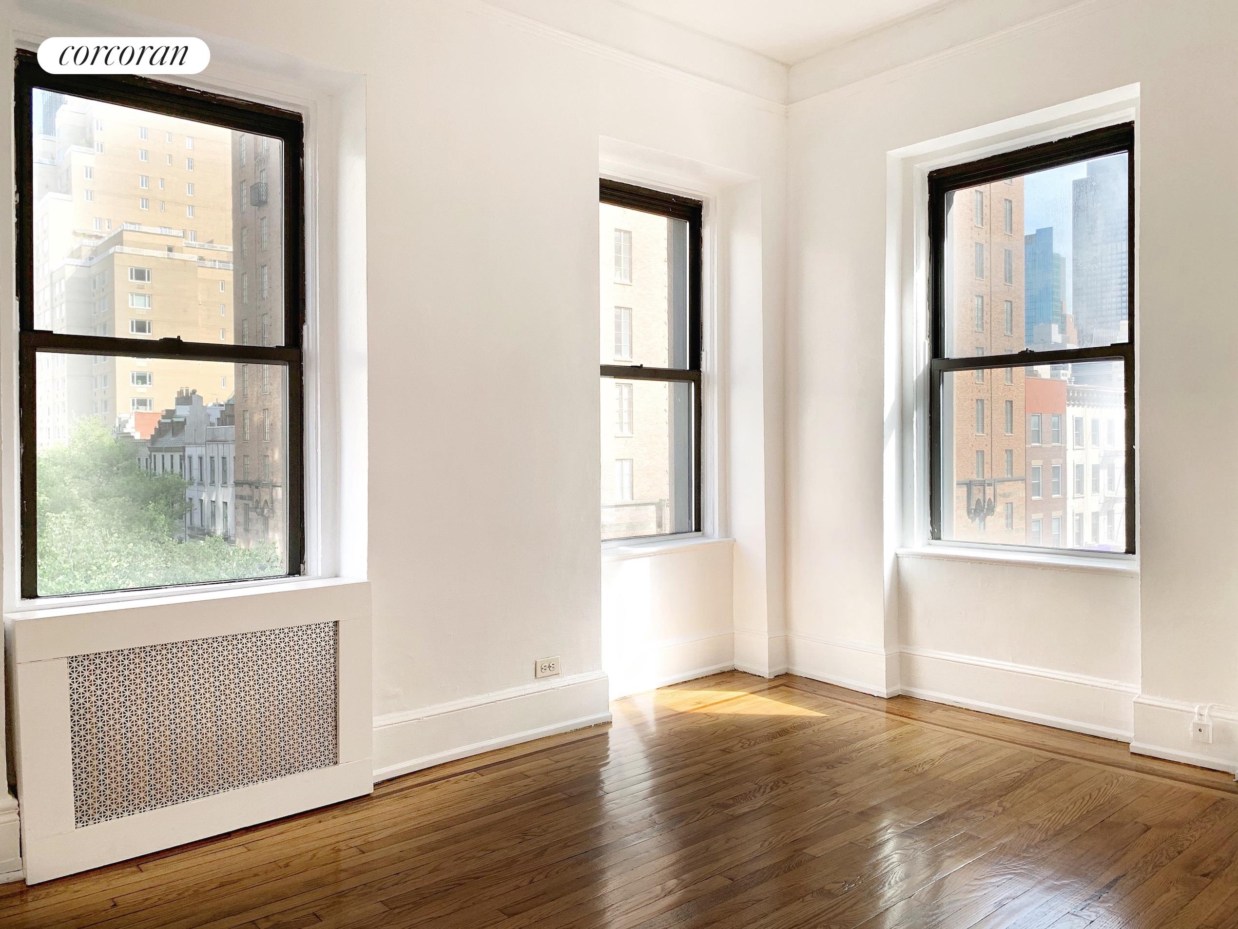 #1 photo, 135 E 63RD Street, 맨해튼 Lenox Hill , NY 10065