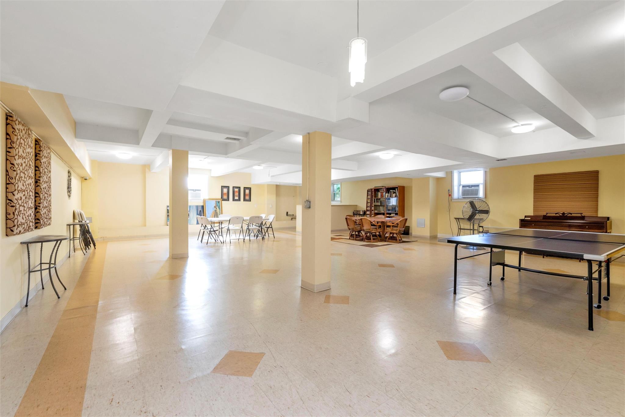 #13 photo, 210 E Broadway, ナッソー郡 Long Beach , NY 11561