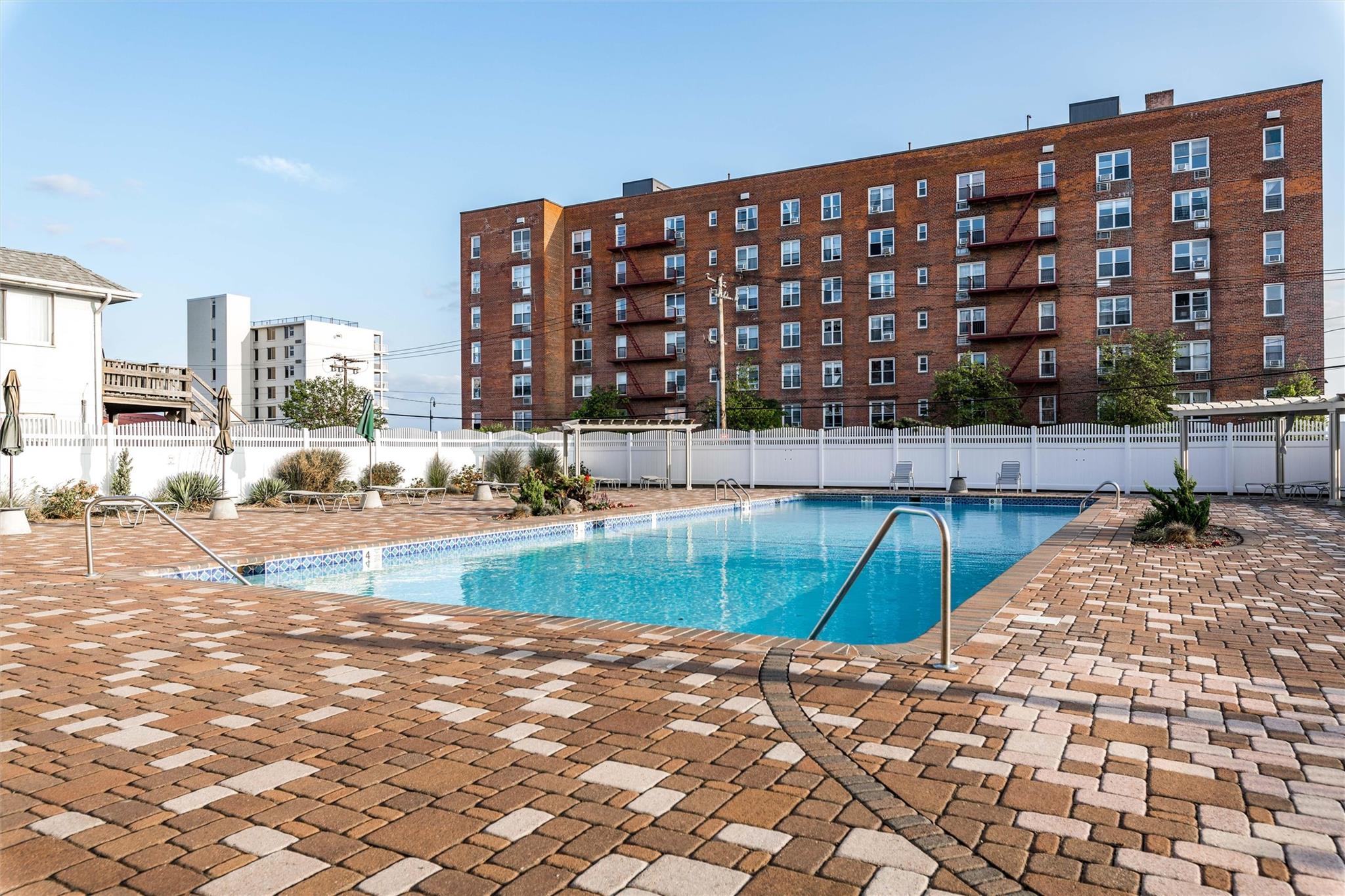 #19 photo, 210 E Broadway, ナッソー郡 Long Beach , NY 11561