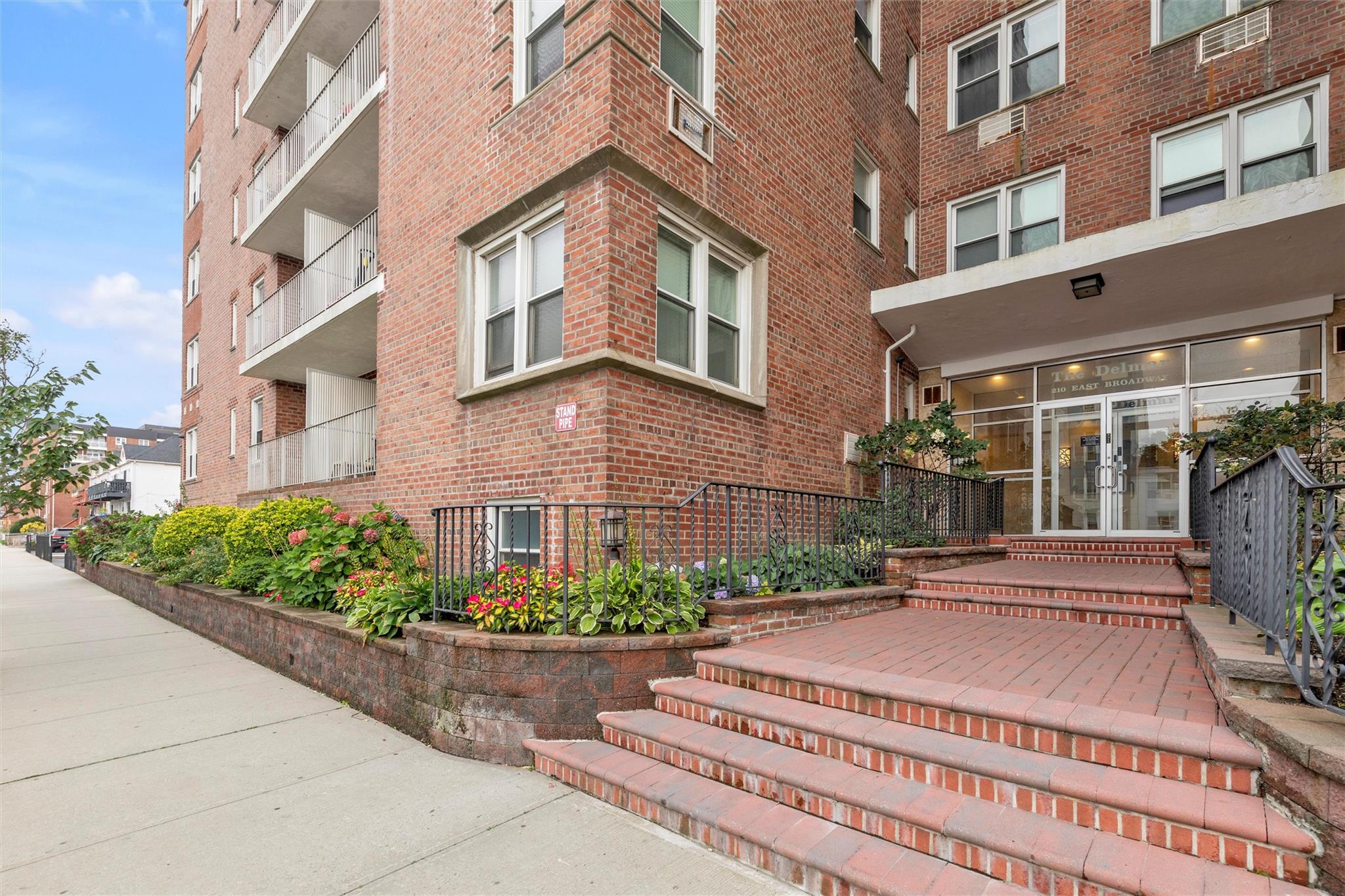 #20 photo, 210 E Broadway, ナッソー郡 Long Beach , NY 11561