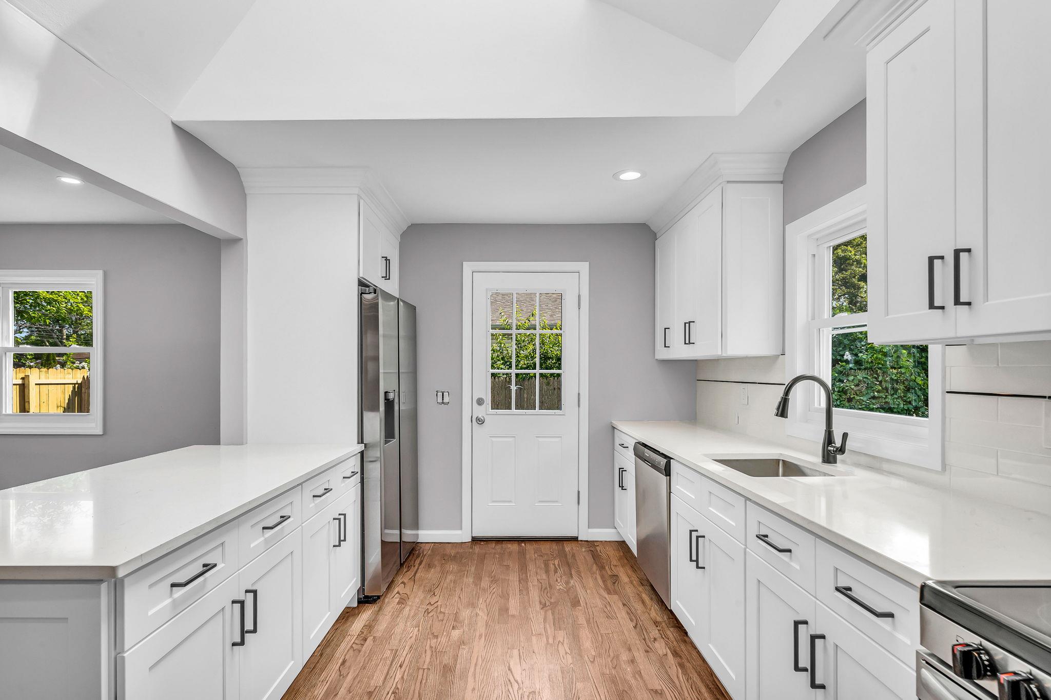 #14 photo, 1090 Brookdale Avenue, 롱 아일랜드 Bay Shore , NY 11706