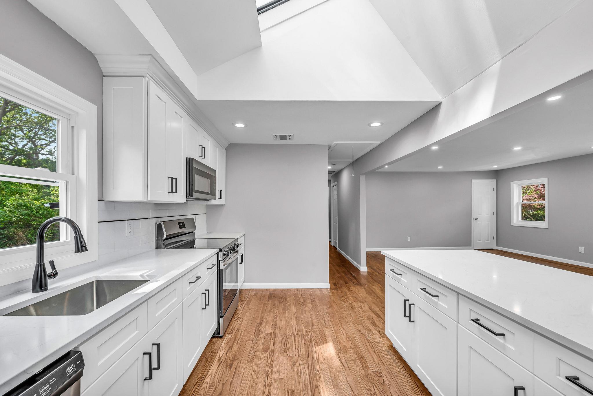 #15 photo, 1090 Brookdale Avenue, 롱 아일랜드 Bay Shore , NY 11706