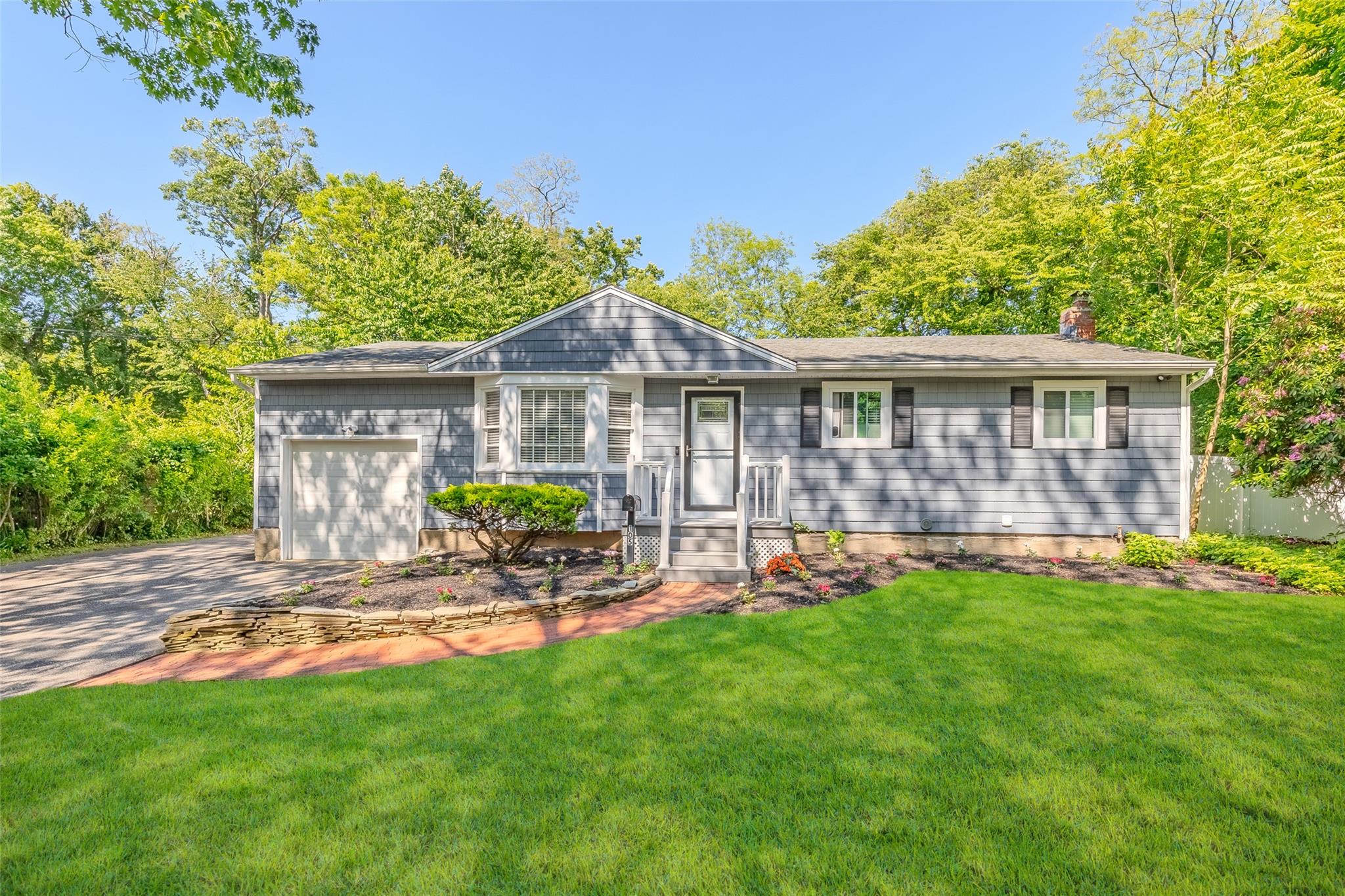 #1 photo, 105 Glenwood Lane, Port Jefferson , NY 11777
