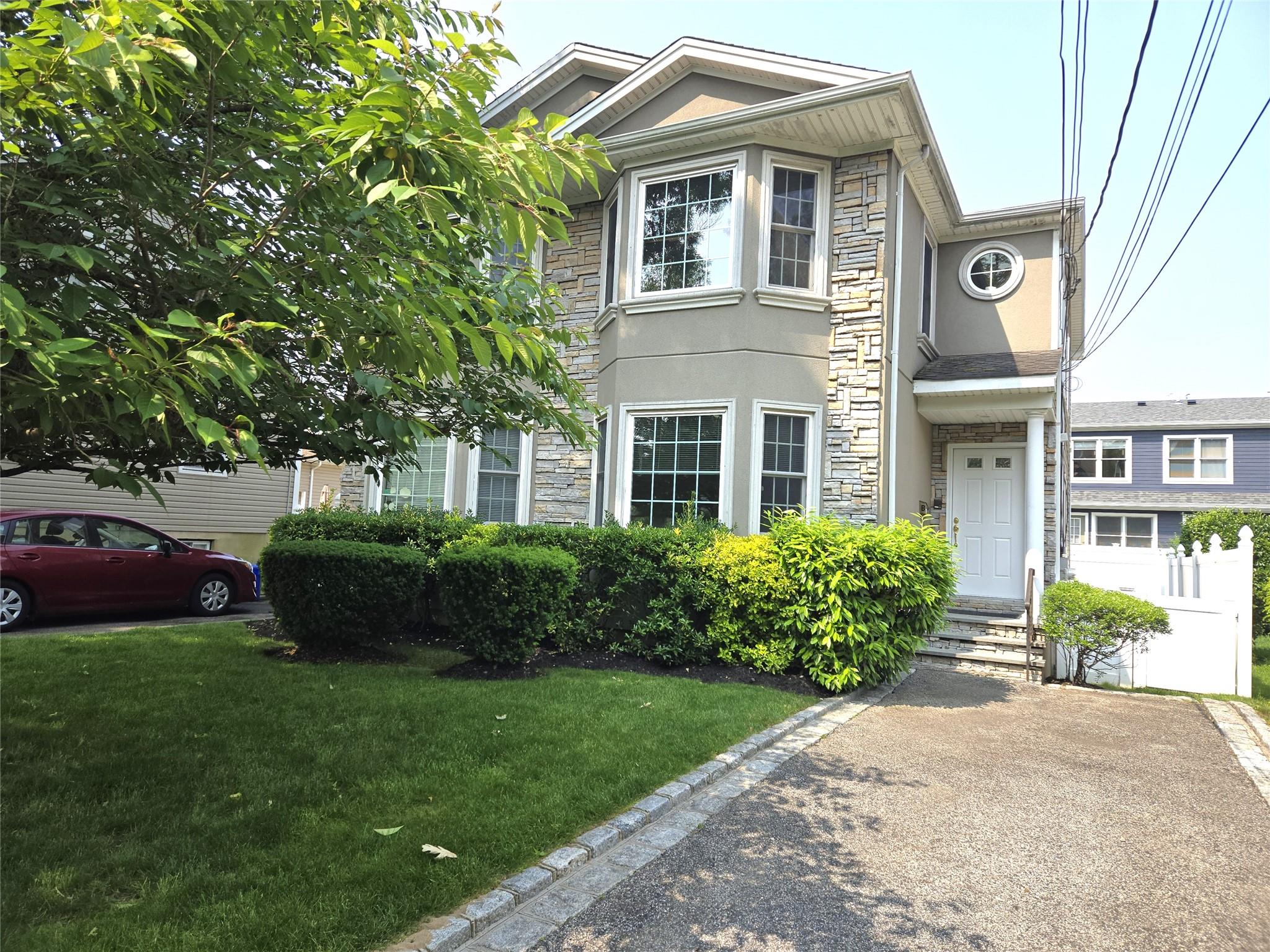 #1 photo, 63 Dunwood Road, Port Washington , NY 11050