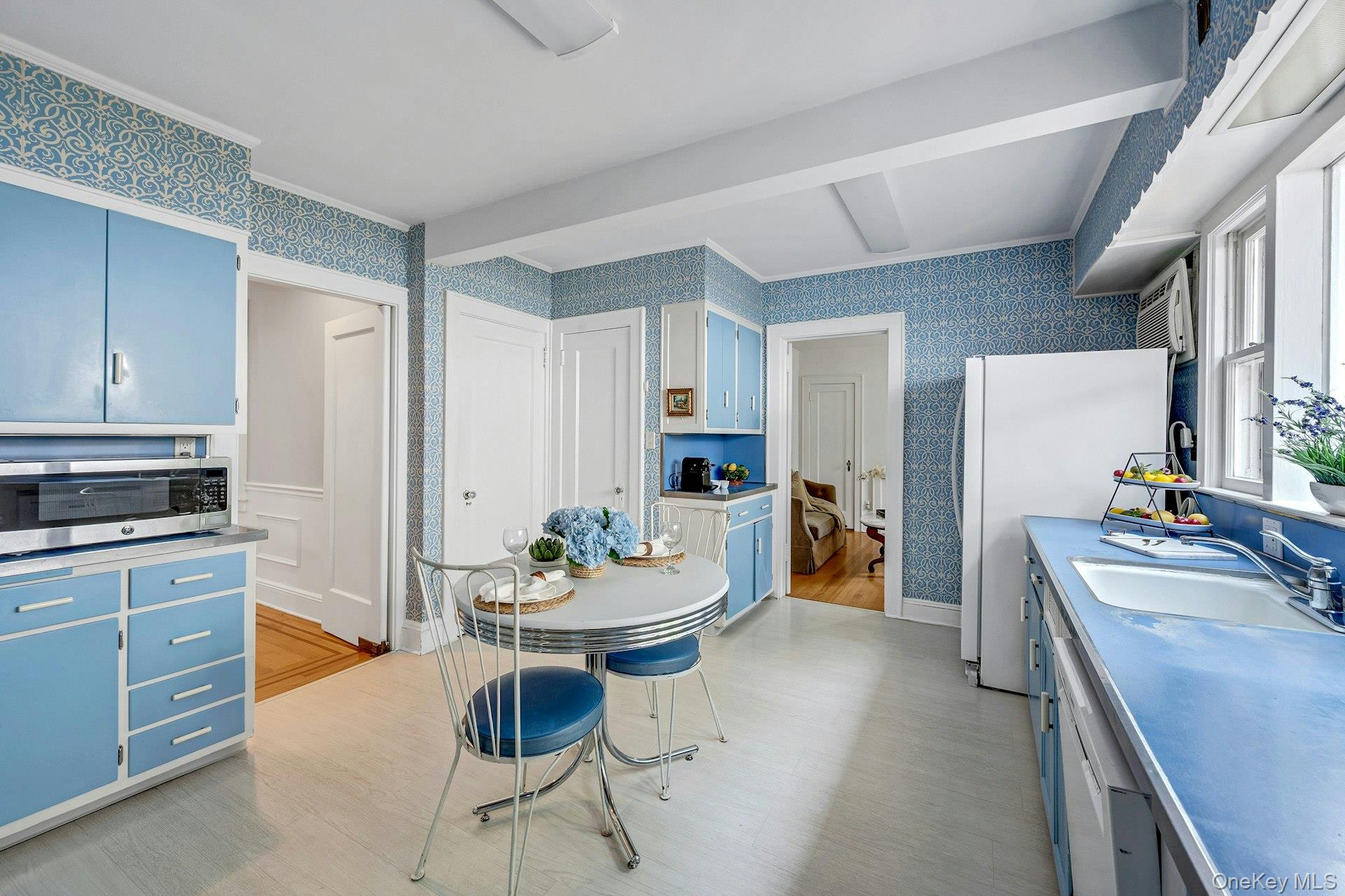 #15 photo, 11 Oxford Road, White Plains , NY 10605