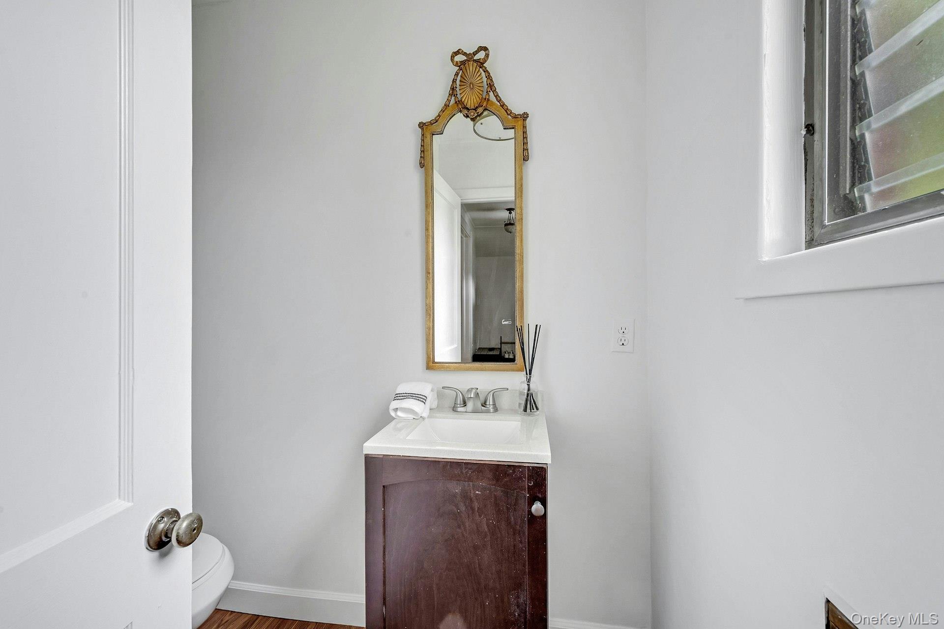 #17 photo, 11 Oxford Road, White Plains , NY 10605