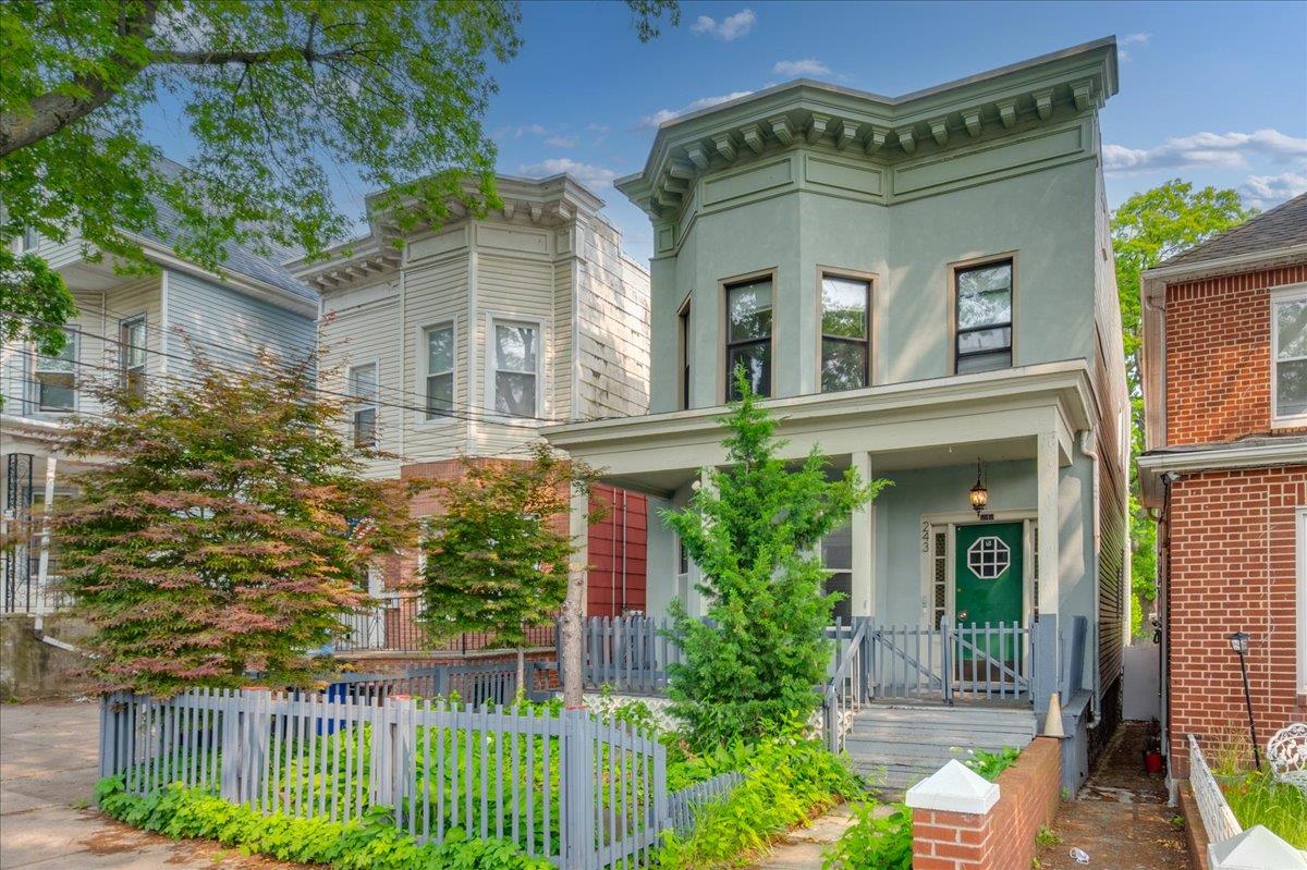 #1 photo, 243 E 234th Street, Bronx , NY 10470