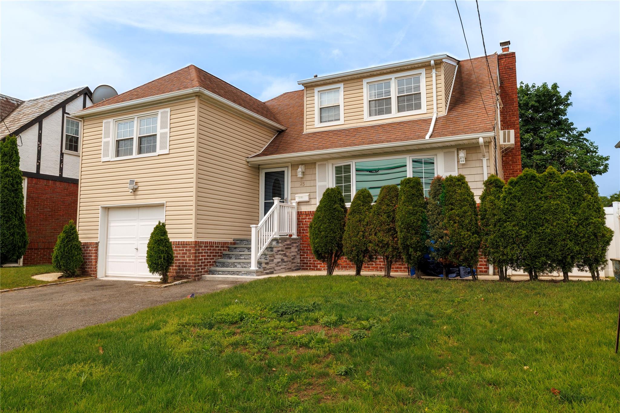 #1 photo, 25 Ocean Avenue, Malverne , NY 11565
