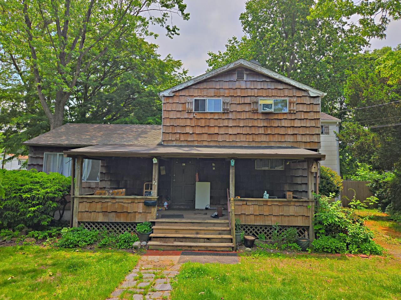 #1 photo, 24 E Oakdale Street, 東長島 海湾 Bay Shore , NY 11706