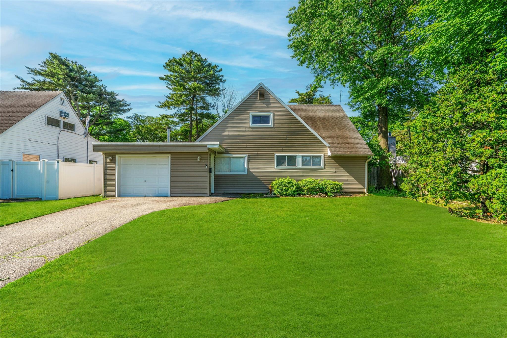 #1 photo, 45 Bond Lane, 長島 Hicksville , NY 11801