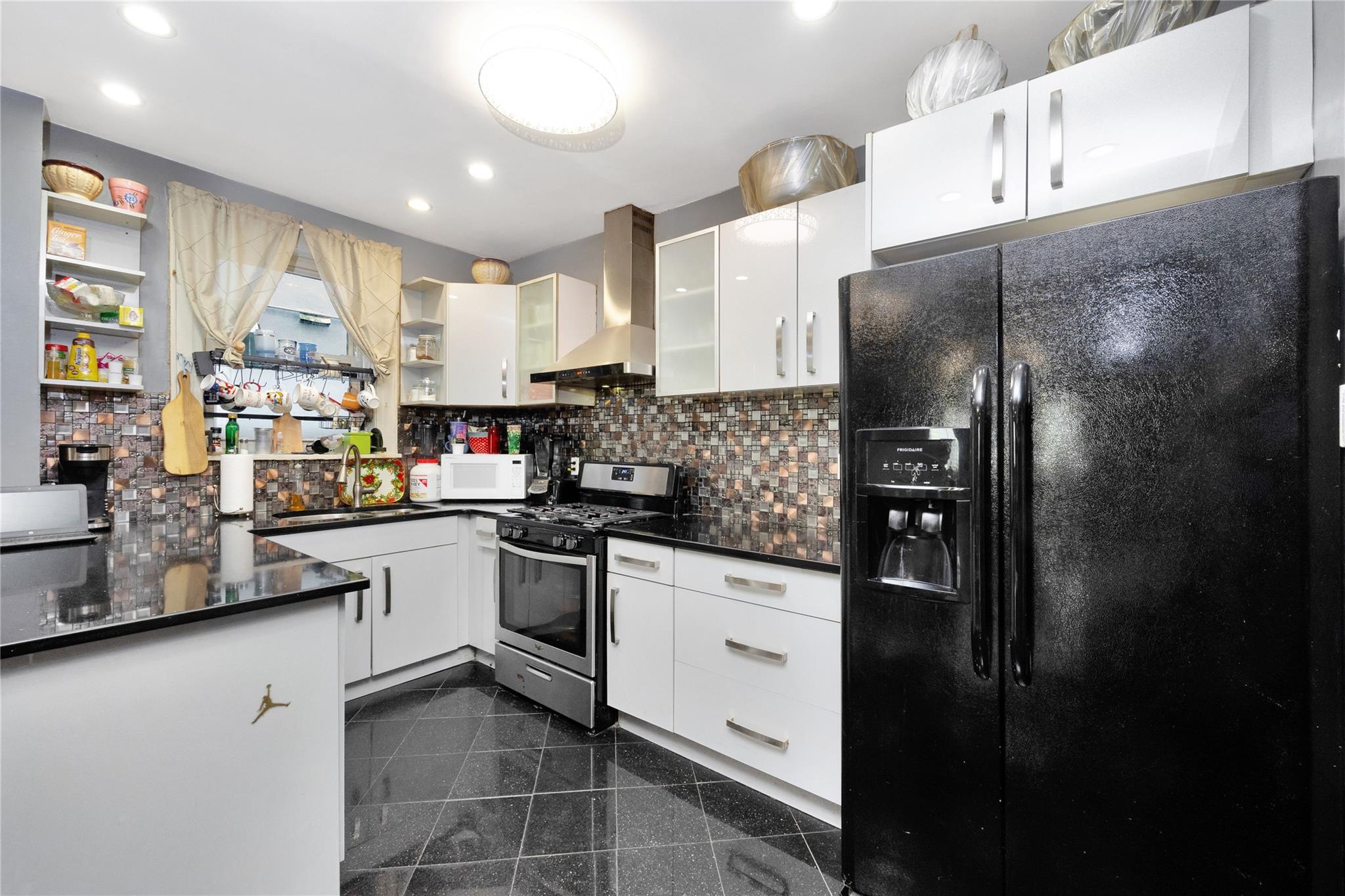 #5 photo, 6018 Bleecker Street, クイーンズ区 Ridgewood , NY 11385