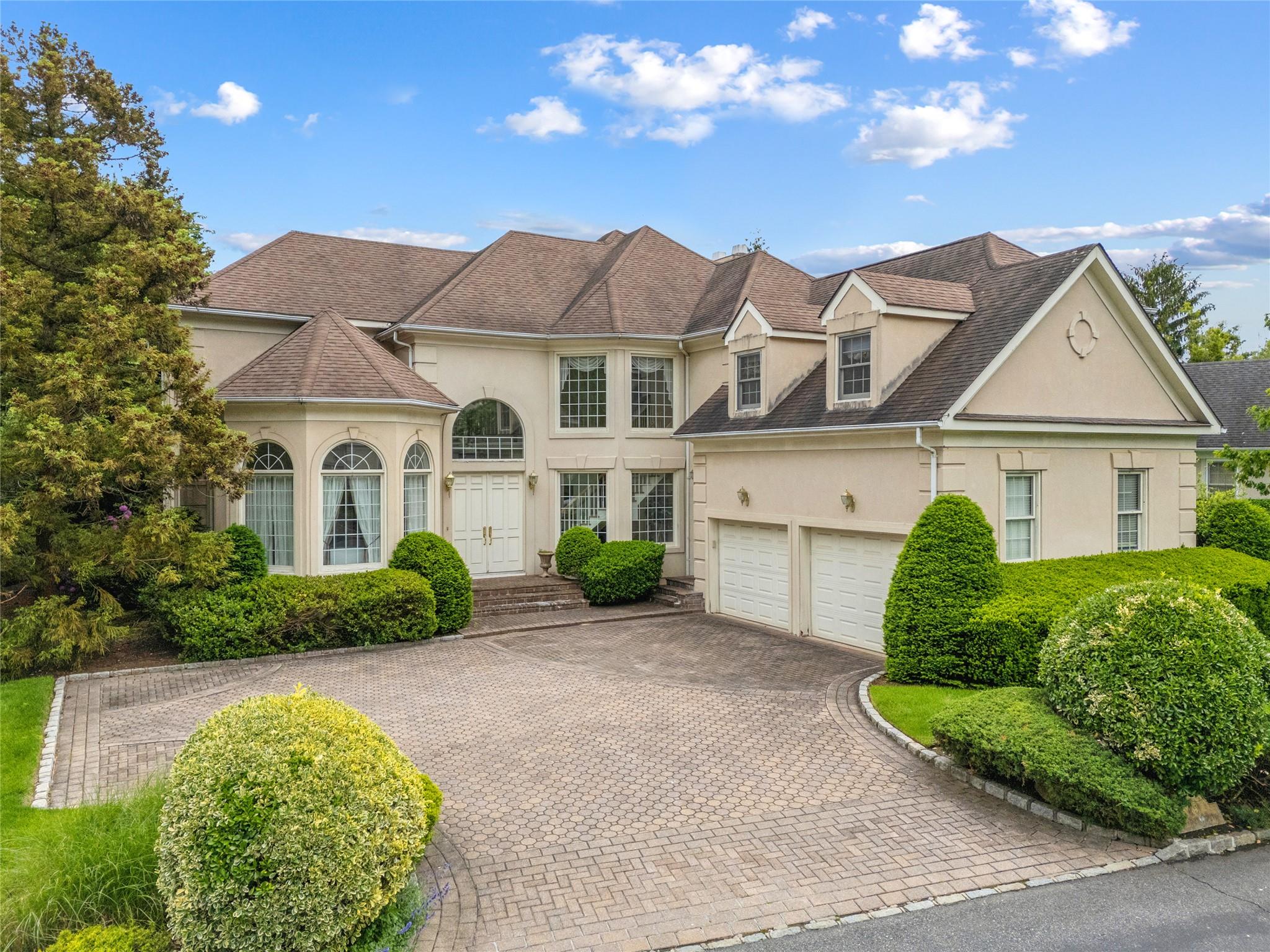 #1 photo, 45 Stone Hill Drive, Manhasset , NY 11030