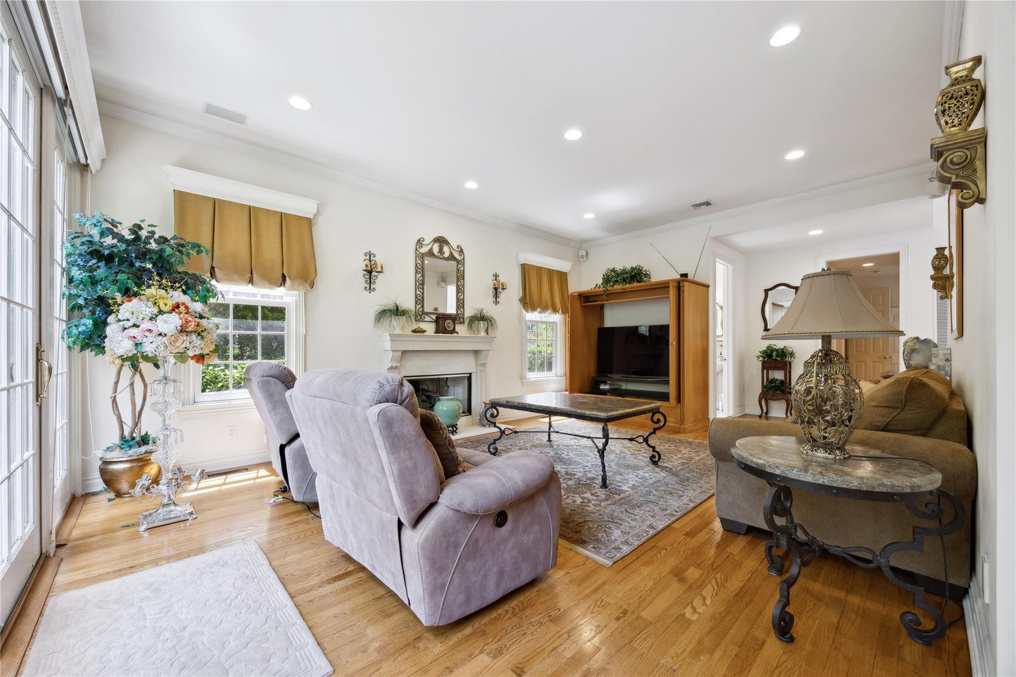 #11 photo, 45 Stone Hill Drive, Manhasset , NY 11030