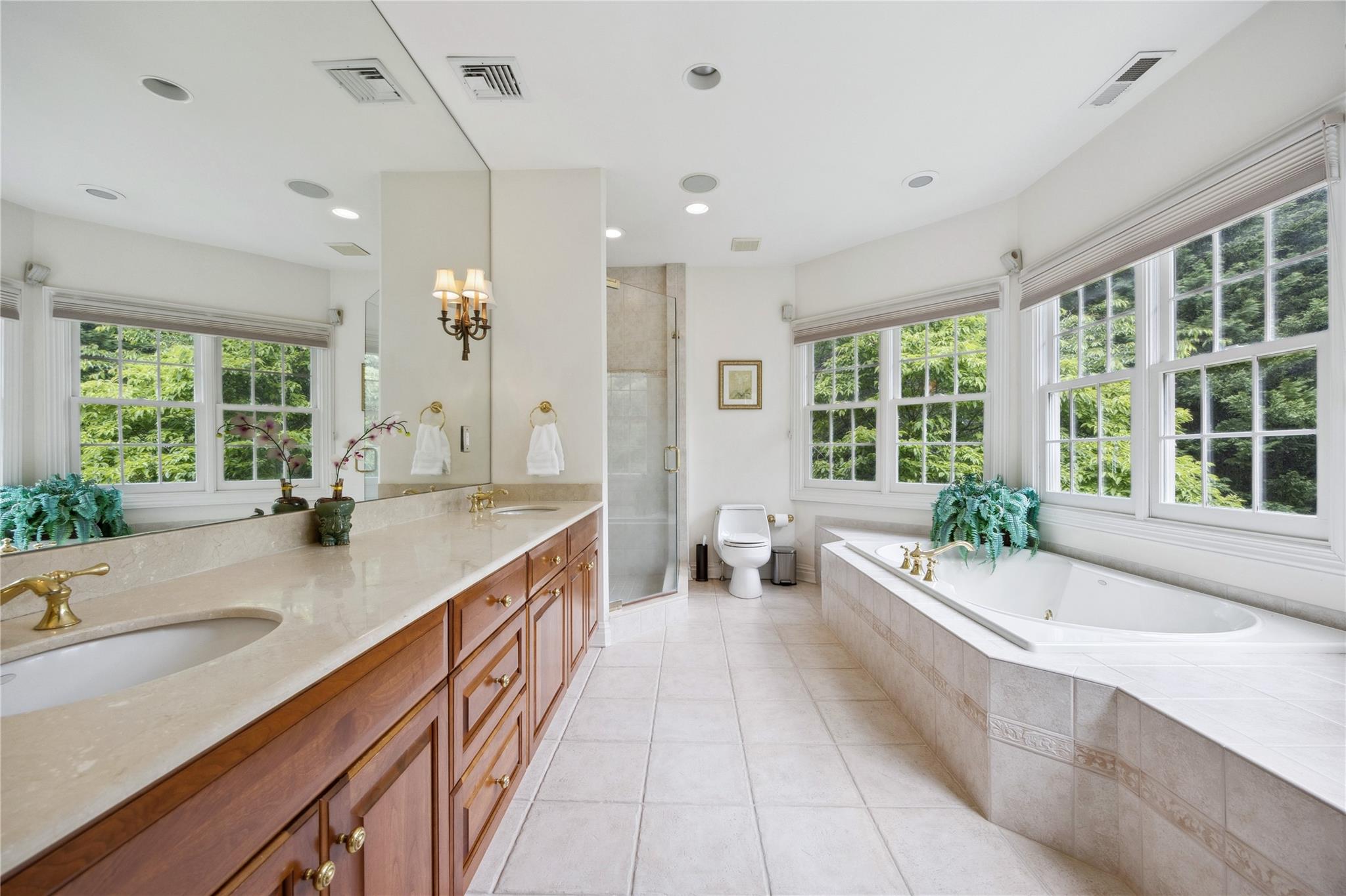 #19 photo, 45 Stone Hill Drive, Manhasset , NY 11030